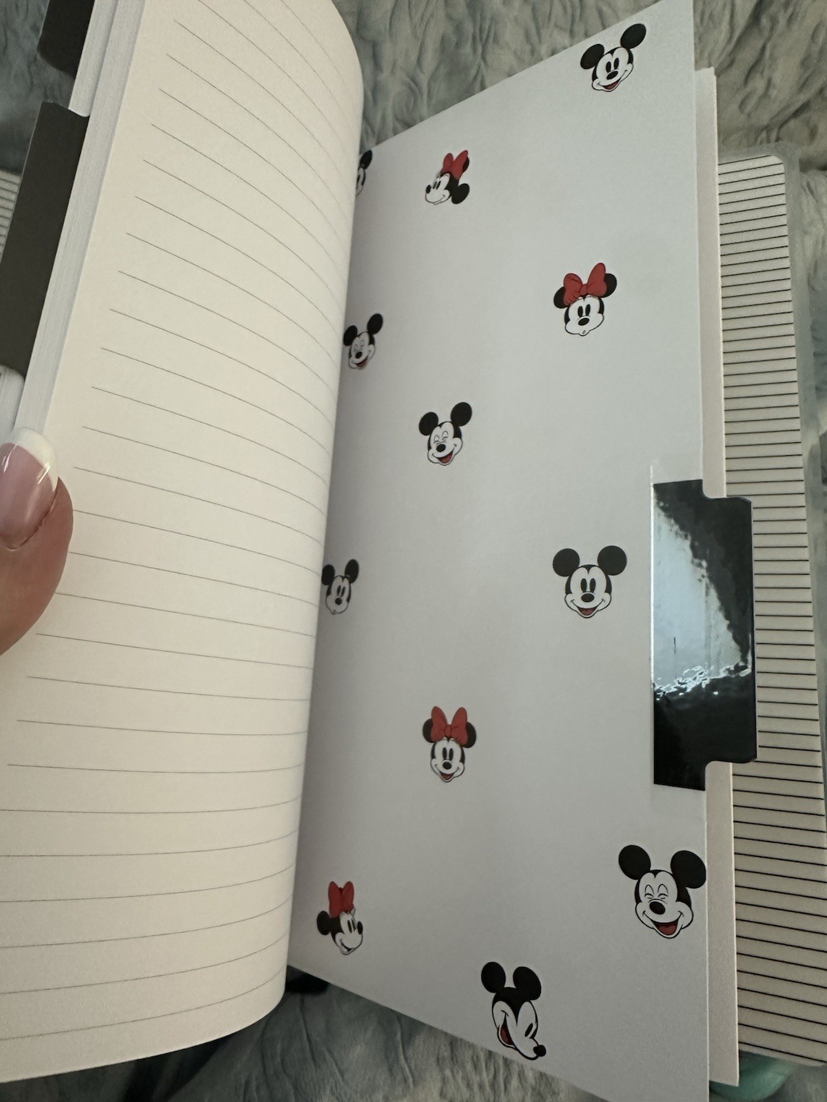 Disney Mickey & Minnie Happy Planner 60 page – Help organize the New Year!