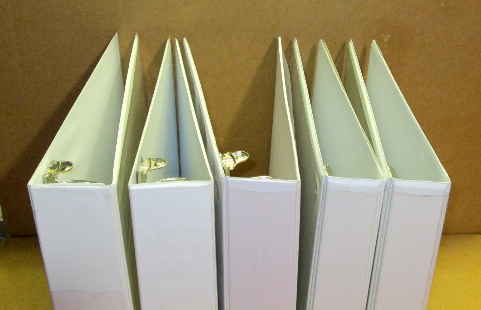 Lot of 5 White 3-Ring Binders Notebook 1 1/2 Inch D rings Avery + Unbranded