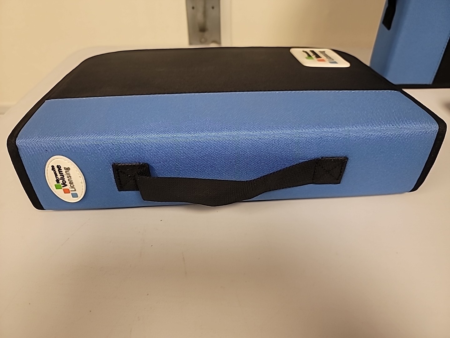 MICROSOFT Volume Licensing Storage Binder 12.5” x 9” x 3” 31 Open Discs. Space
