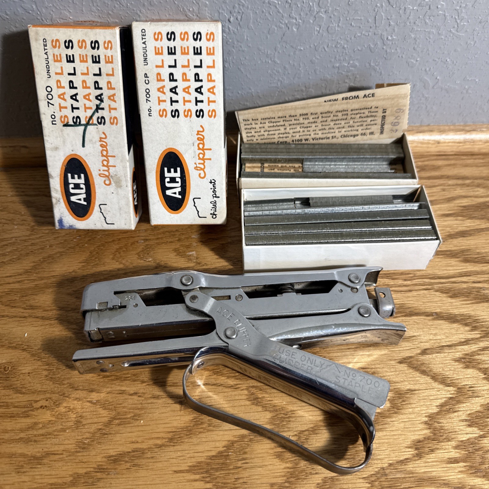 Vintage ACE Clipper Stapler No 700 w/2Boxes of ACE #700 C,P. Undulated Staples