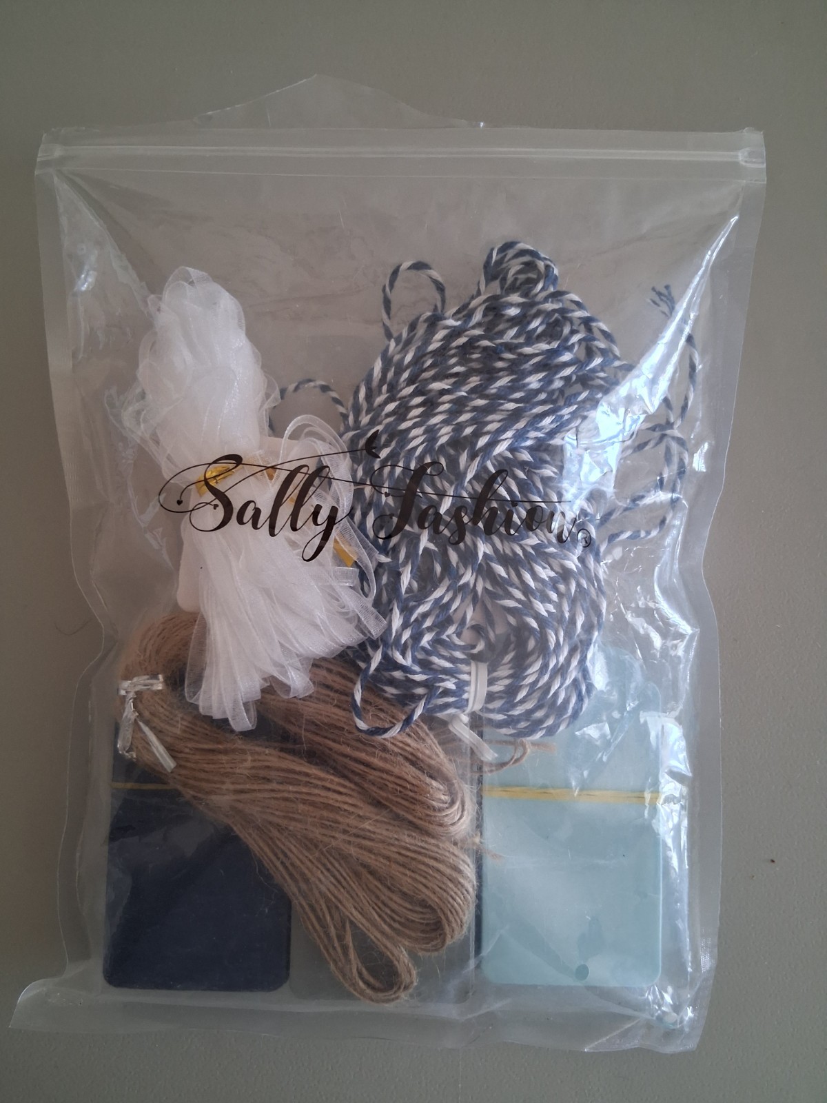 SALLY FASHION LARGE HANG TAGS 1 3/4″ X 3.5″ 180 PC BLUE, WHITE, AND GREY