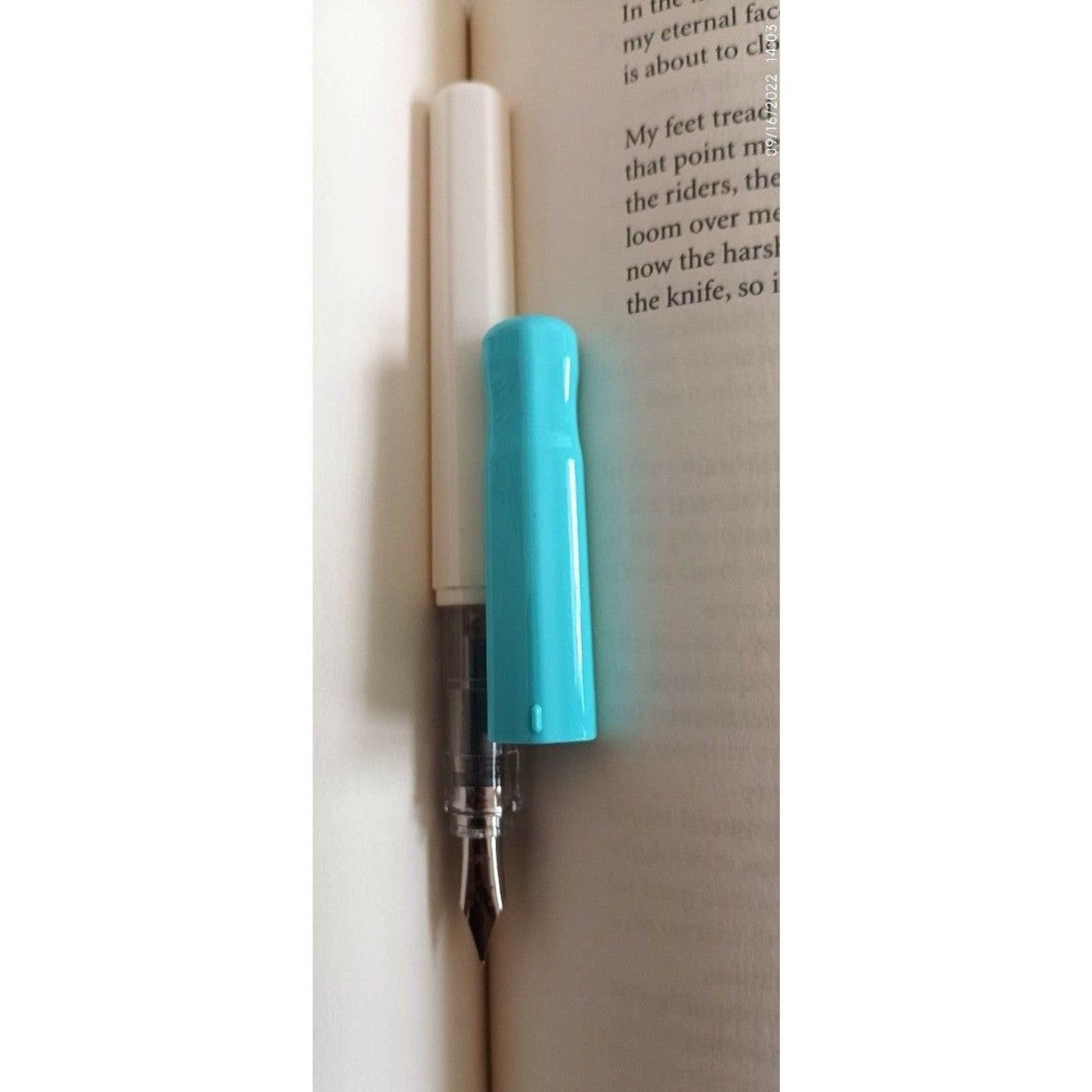 Pilot kakuno smiling medium nib white and blue fountain pen