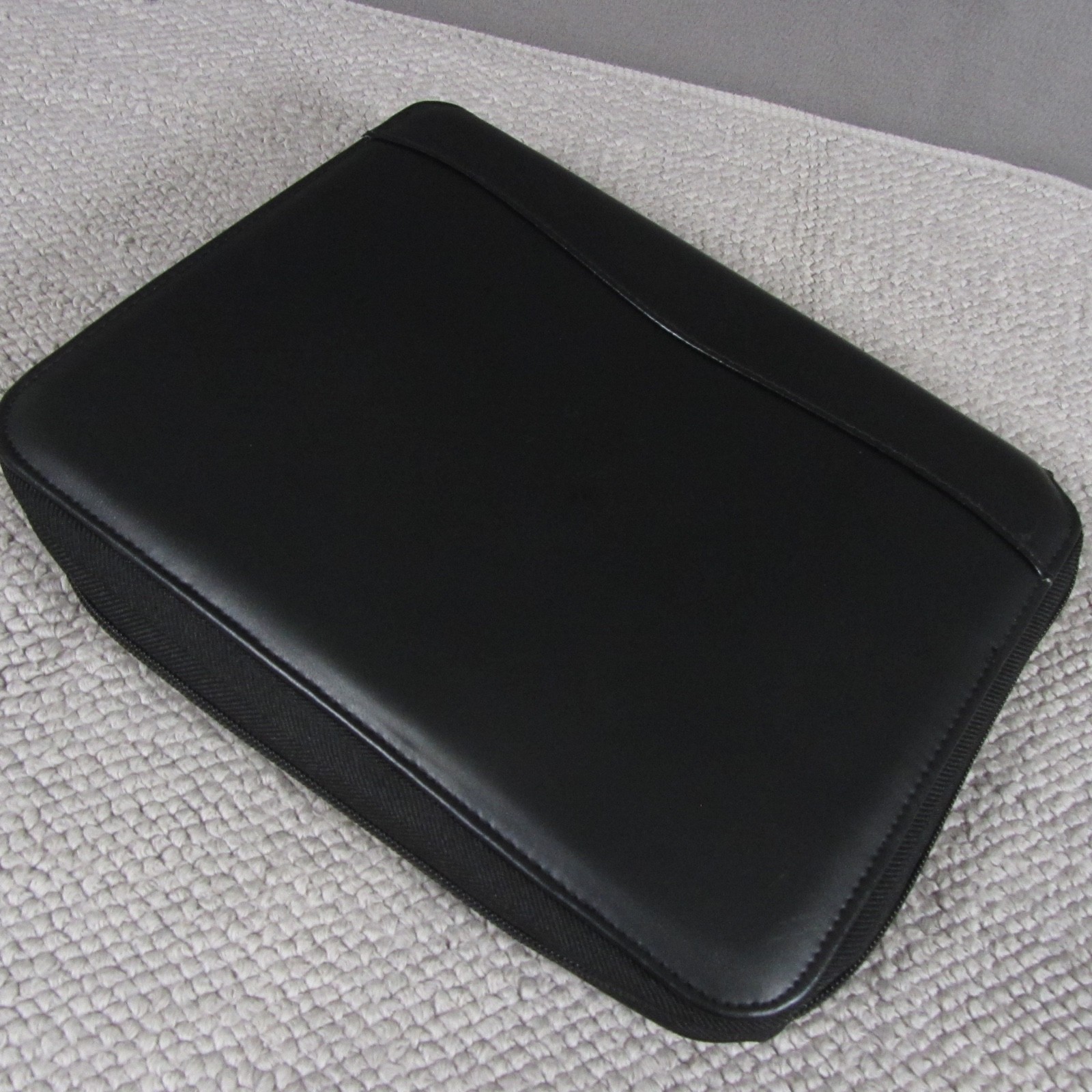 Franklin Covey BLACK 7 – 1″ Ring Binder Planner 10″ X 8″ Faux Leather