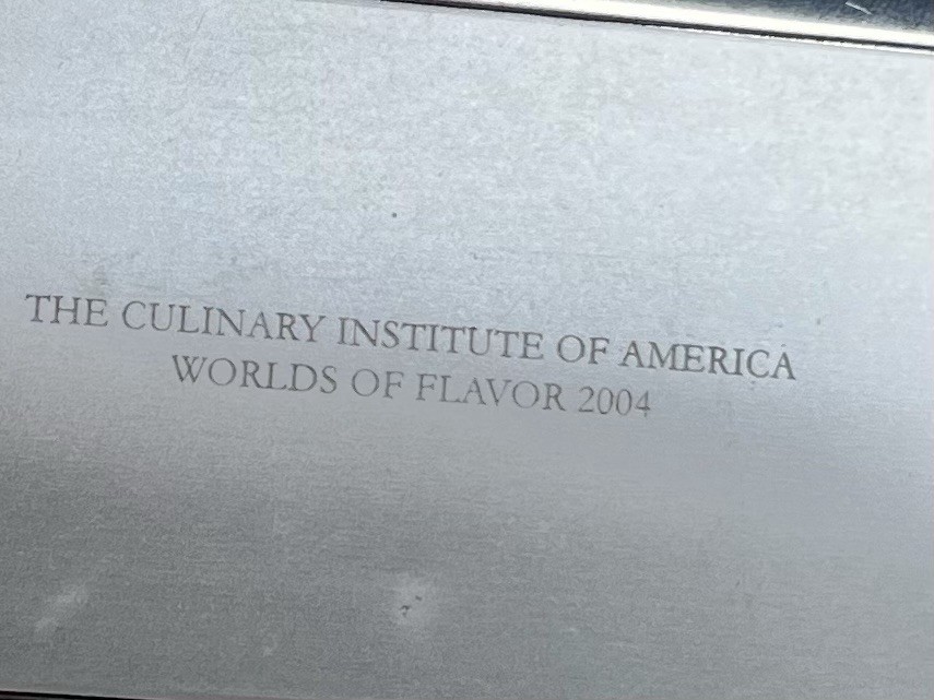VINTAGE 2004 CULINARY INSTITUTE OF AMERICA SILVER METAL BUSINESS & CC CARD CASE