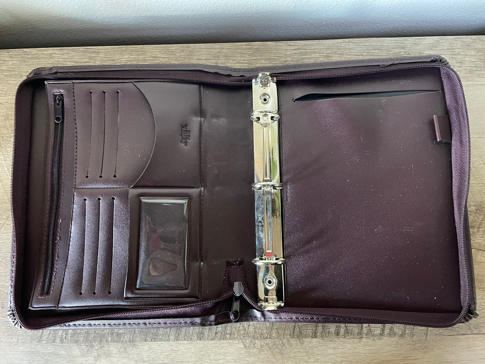 Vtg Day Runner Fact Centre Planner Organizer 3-Ring Maroon 10″x8″