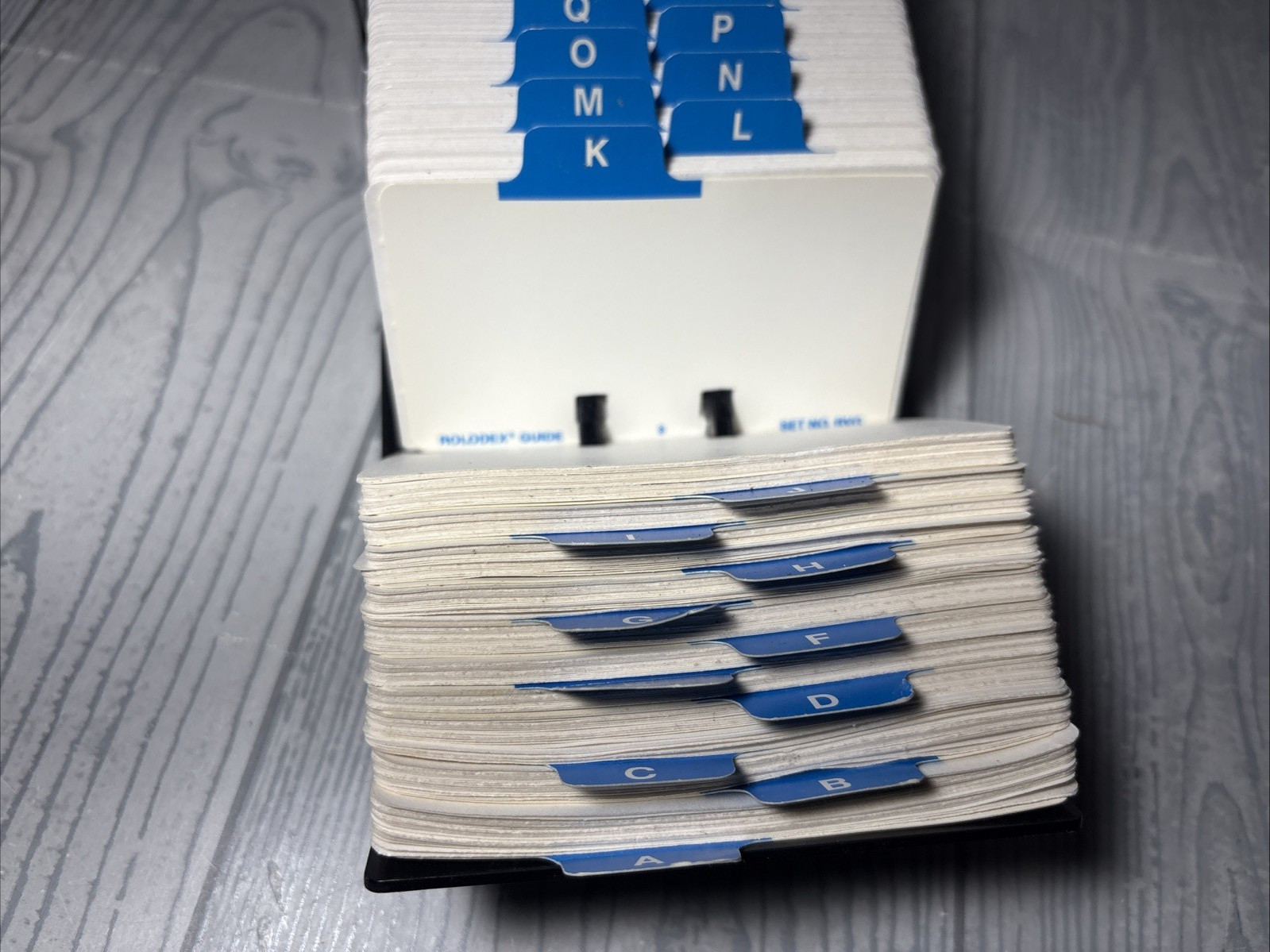 Vintage Rolodex VIP-24C Covered Card File Black Smoke Index Box A-Z Tabs USA