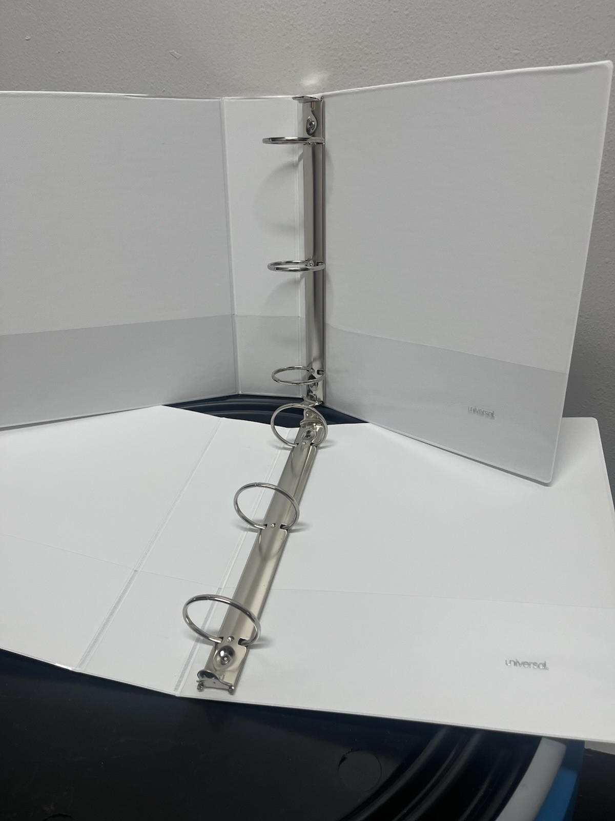 Universal 3-Inch Presentation Binder White Vinyl Clear Overlay Back Mount Rings