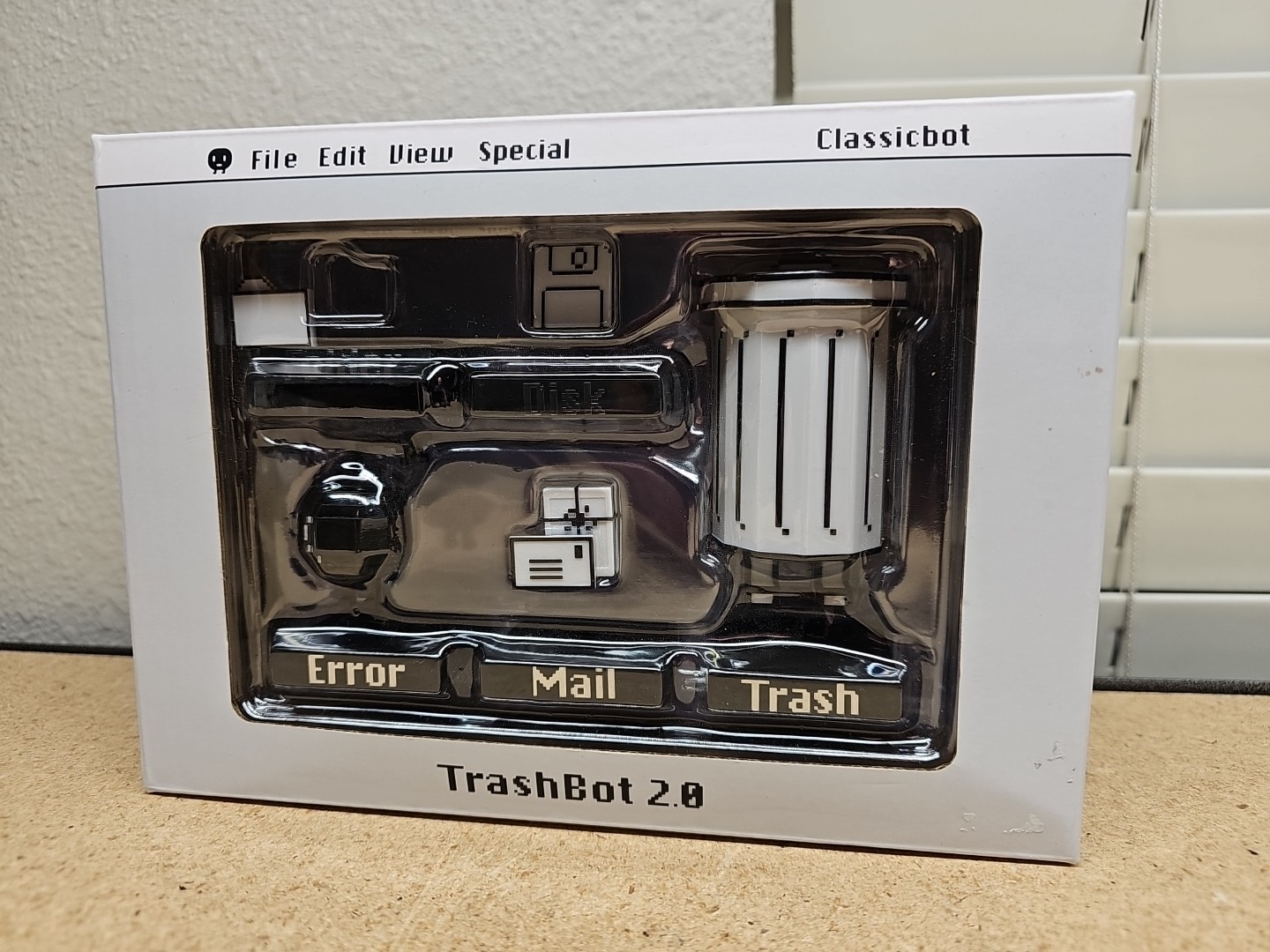 Trashbot 2.0 Stationery Set Retro Desk Organizer Classicbot & Whiteboard (G6)
