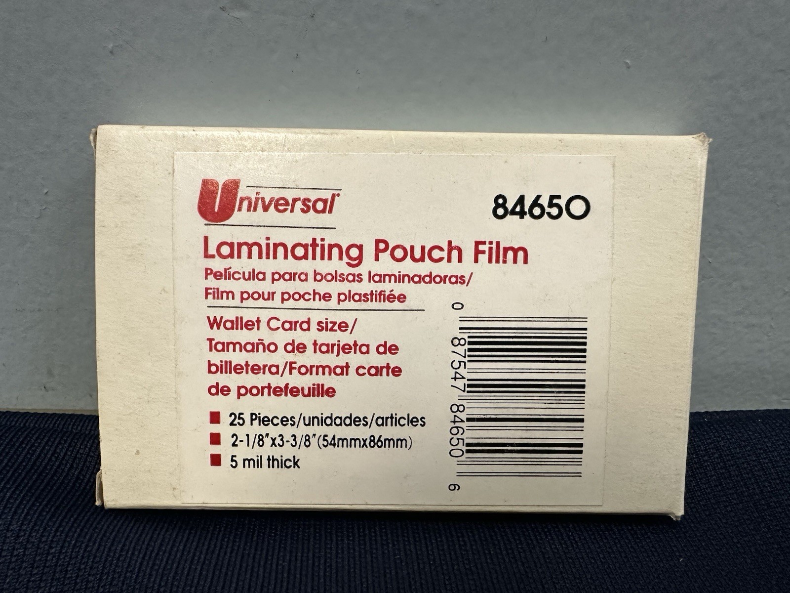 Universal 84650 2.13 in. x 3.38 in. 5 mil Laminating Pouches, 25/pack, 6 Packs