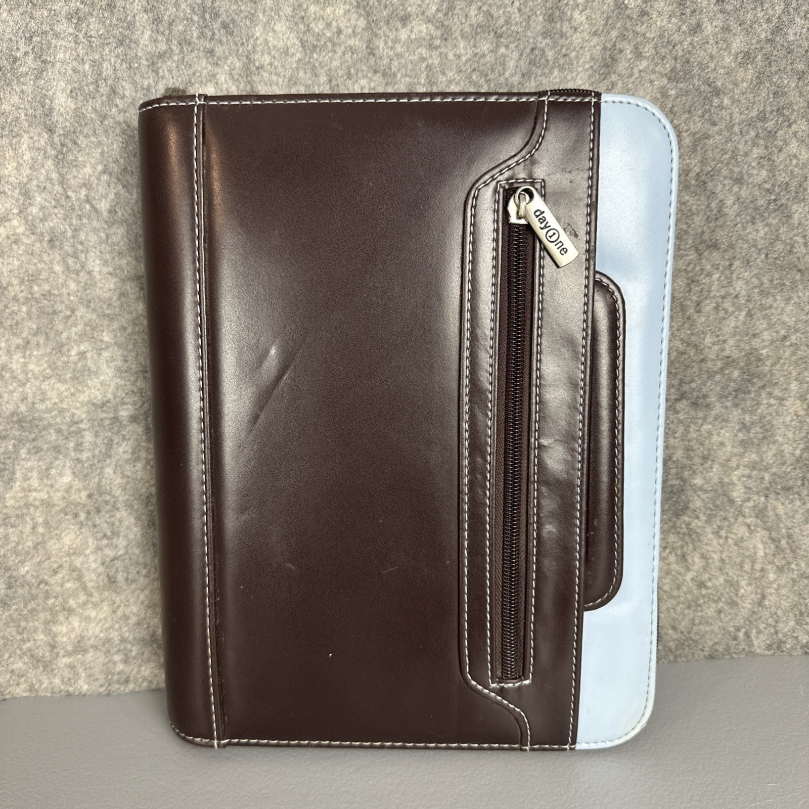 Franklin Covey Day 1 One Brown CLASSIC Planner Zips Handles 7 Rings Faux Leather