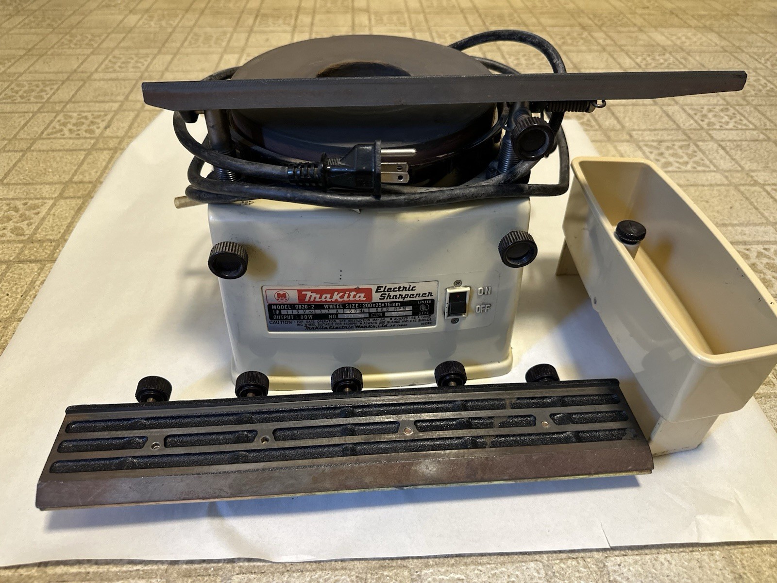 Makita Electric Sharpener Model 9820-2 560 RPM 60HZ 115 V Tested Works