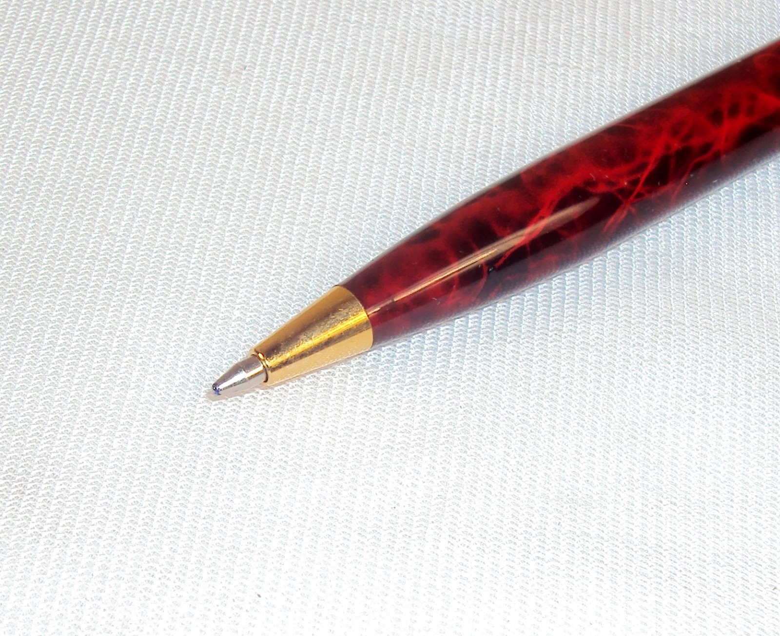 Executive 2 Ballpoint Pen Gift Set ~ Red & Blue Marble Pattern w/Gold Tone Trim