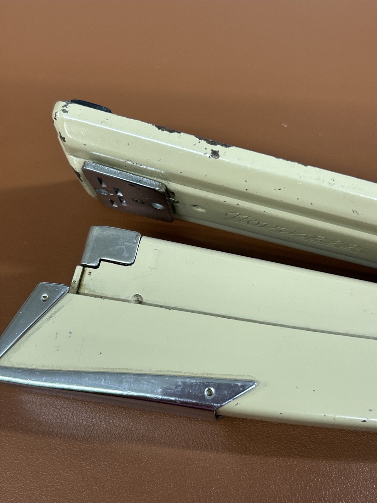 Novus B22 Mid Century Modern Stapler Beige Desk Top Made In Germany 7 3/4”