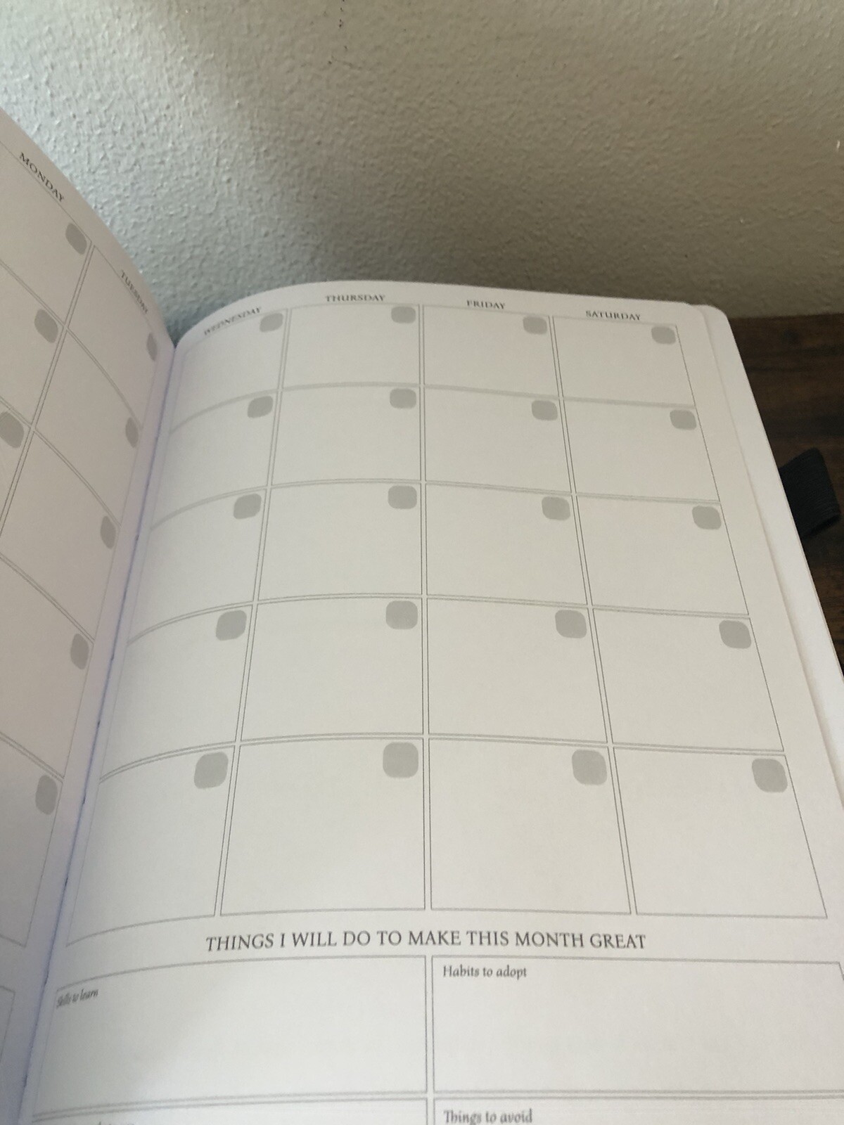 Legend Planner Pro Weekly Daily Organizer Book Journal (Black /12 Month)