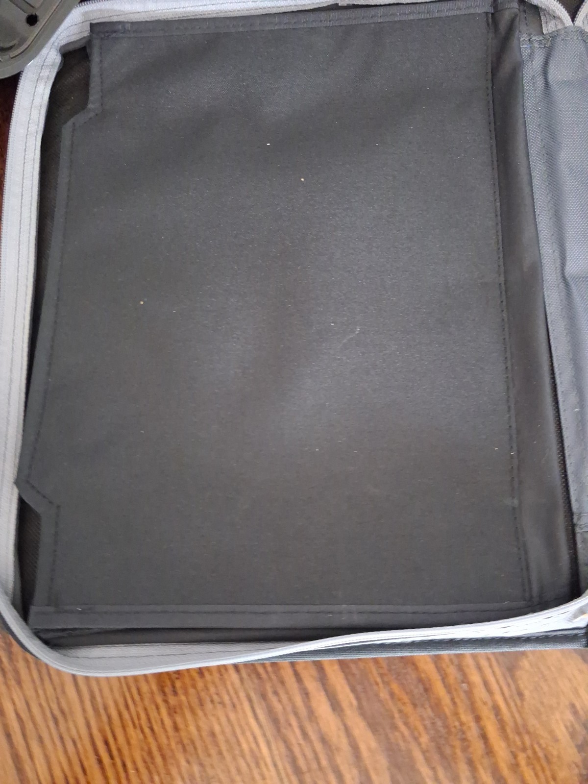 Mead PRO Platinum Heavy-Duty Zipper Binder 1.5″ Capacity Gray/Black