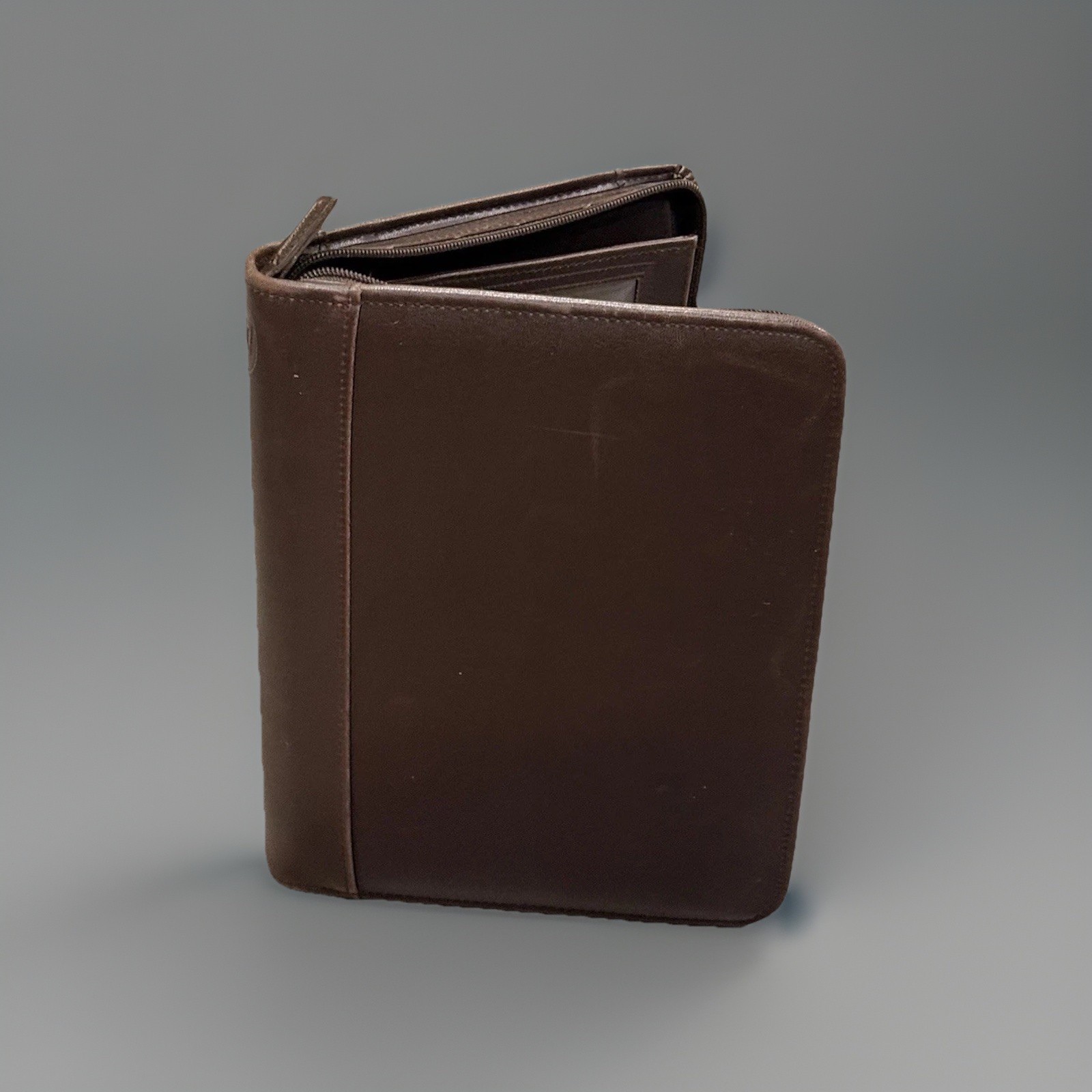 Dayrunner Full Grain Textured Leather Burgundy Compact Zip 3-ring Planner 10x8x2