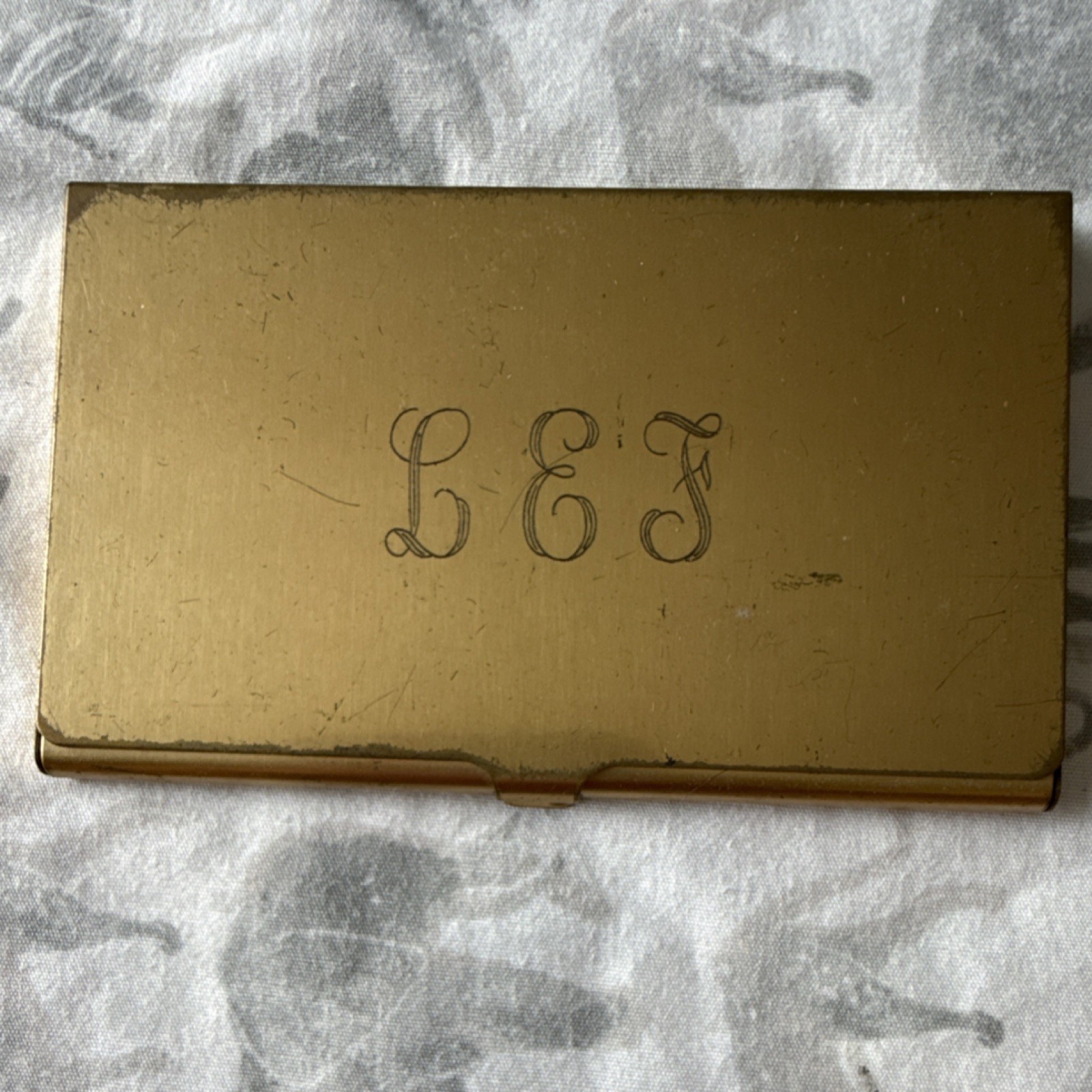 Gold Tone Metal Business Card Holder Case Monogram LES MPN Does Not Apply