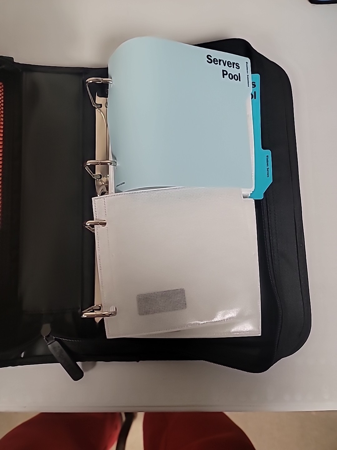 MICROSOFT Volume Licensing Storage Binder 12.5” x 9” x 3” 31 Open Discs. Space