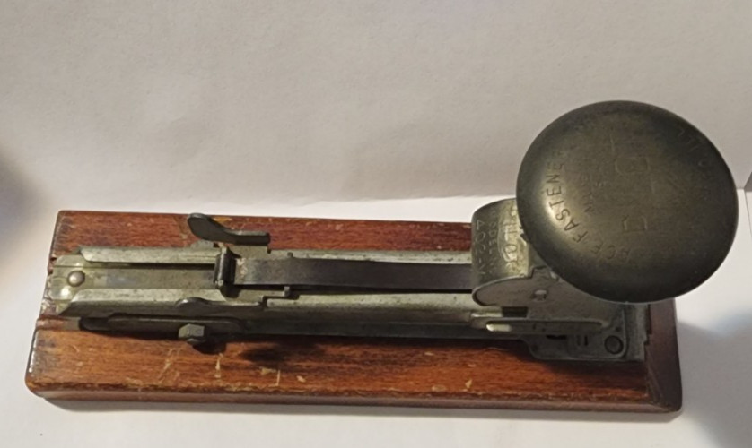 WWII VINTAGE Pilot 402 V Stapler Ace Fastener Corp Chicago, V For Victory