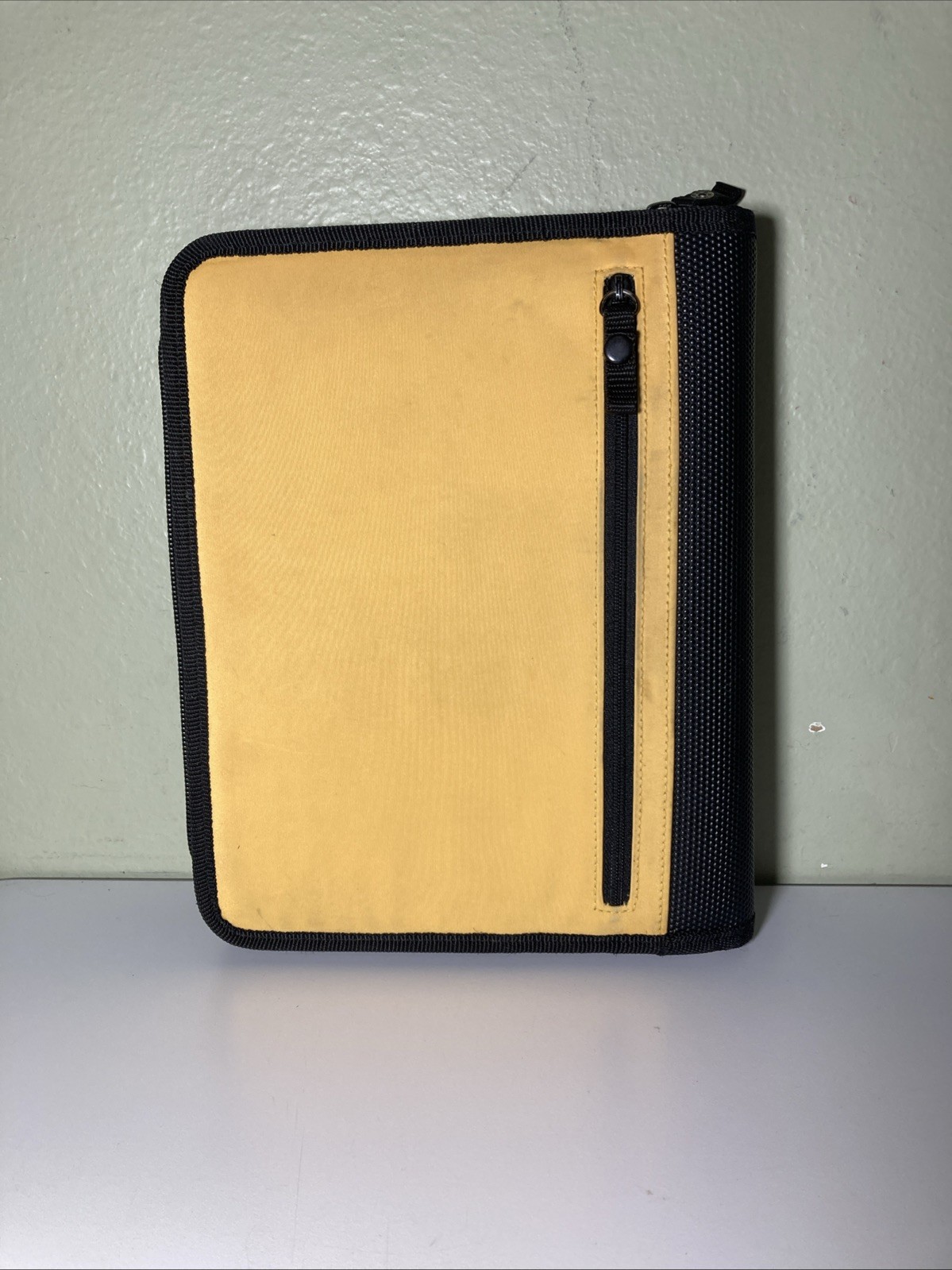 Franklin Covey 2001 Yellow 10x 8 7-Ring Zipper Binder