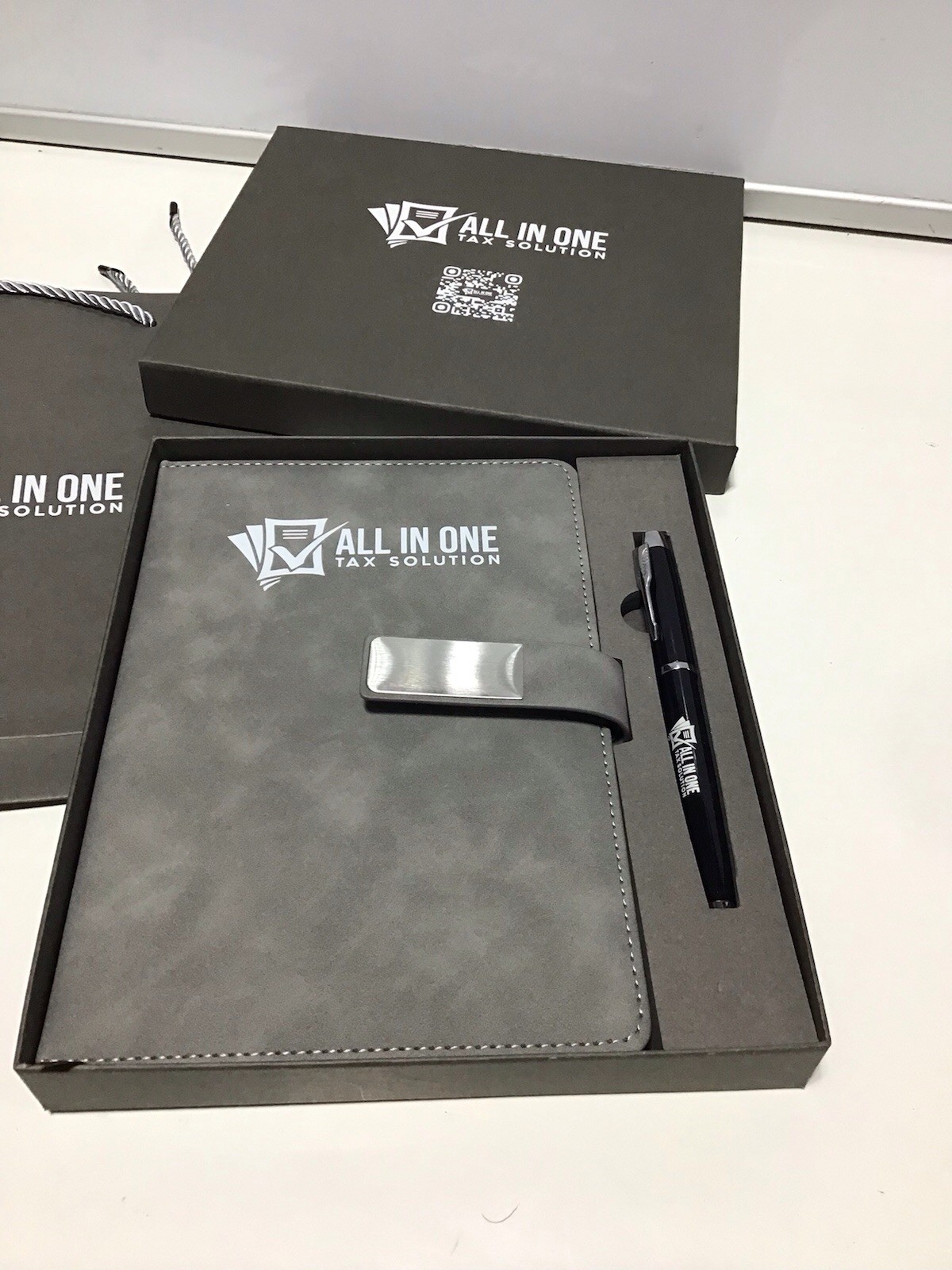 Luxury Executive Notebook Gift Set Pen Boxed Journal Organizer A5