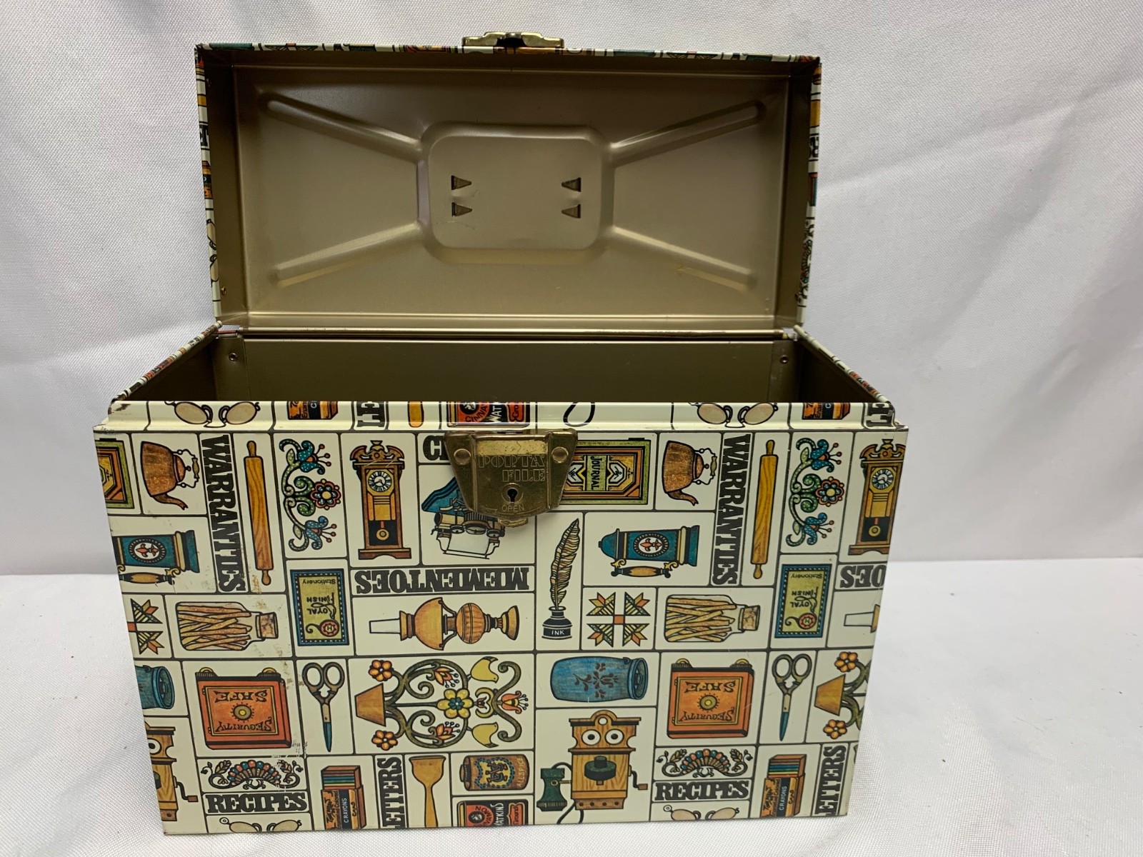 VINTAGE Ballonoff 1960’s RETRO METAL PORTA FILE BOX HOUSEHOLD MOTIF No Key