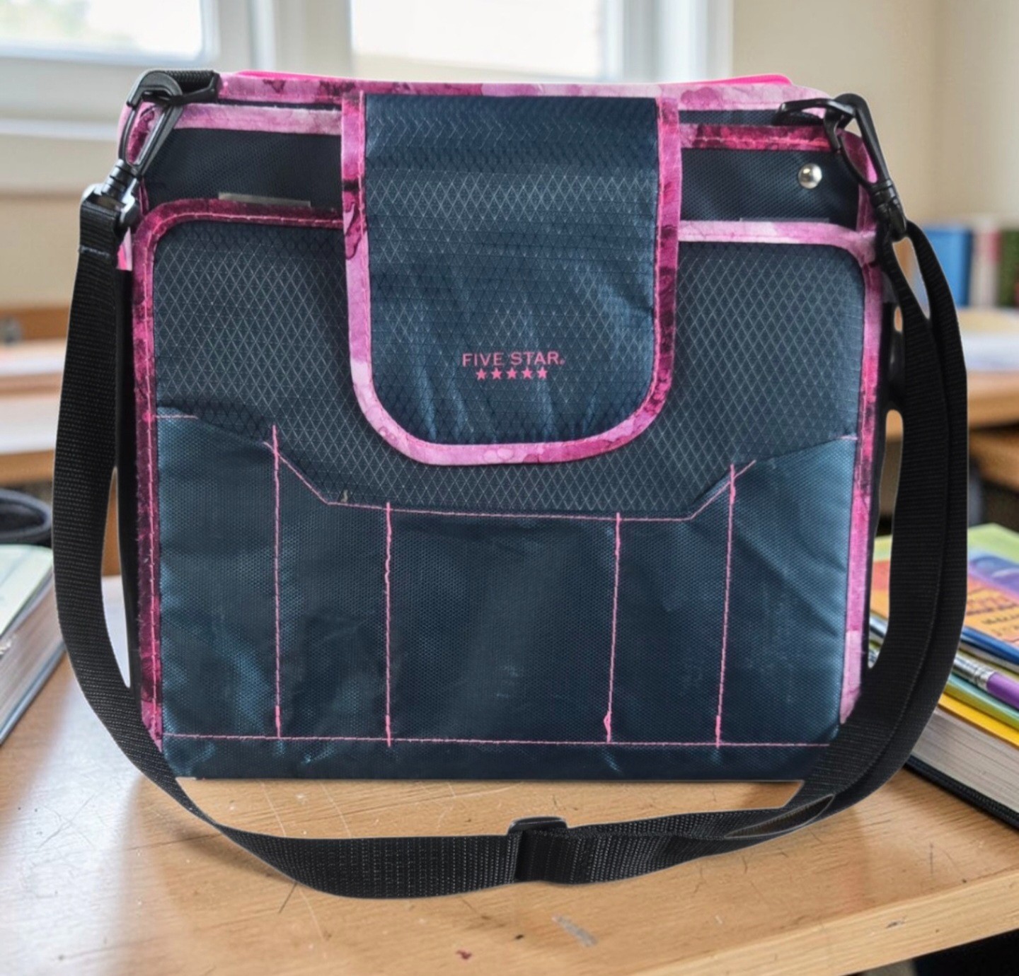 FIVE STAR 1100 Sheet ZIPPER BINDER 2″ Ring 4″ Capacity w/Files Pink & Black VGC