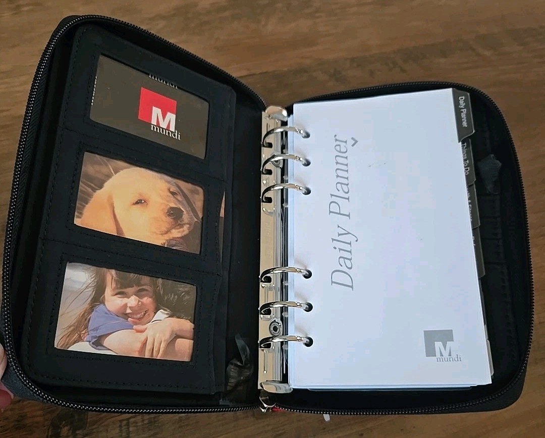 Mundi 2004-6 Daily Planner/ID Slots/Address Book/Month At Glance Red Fabric Zip