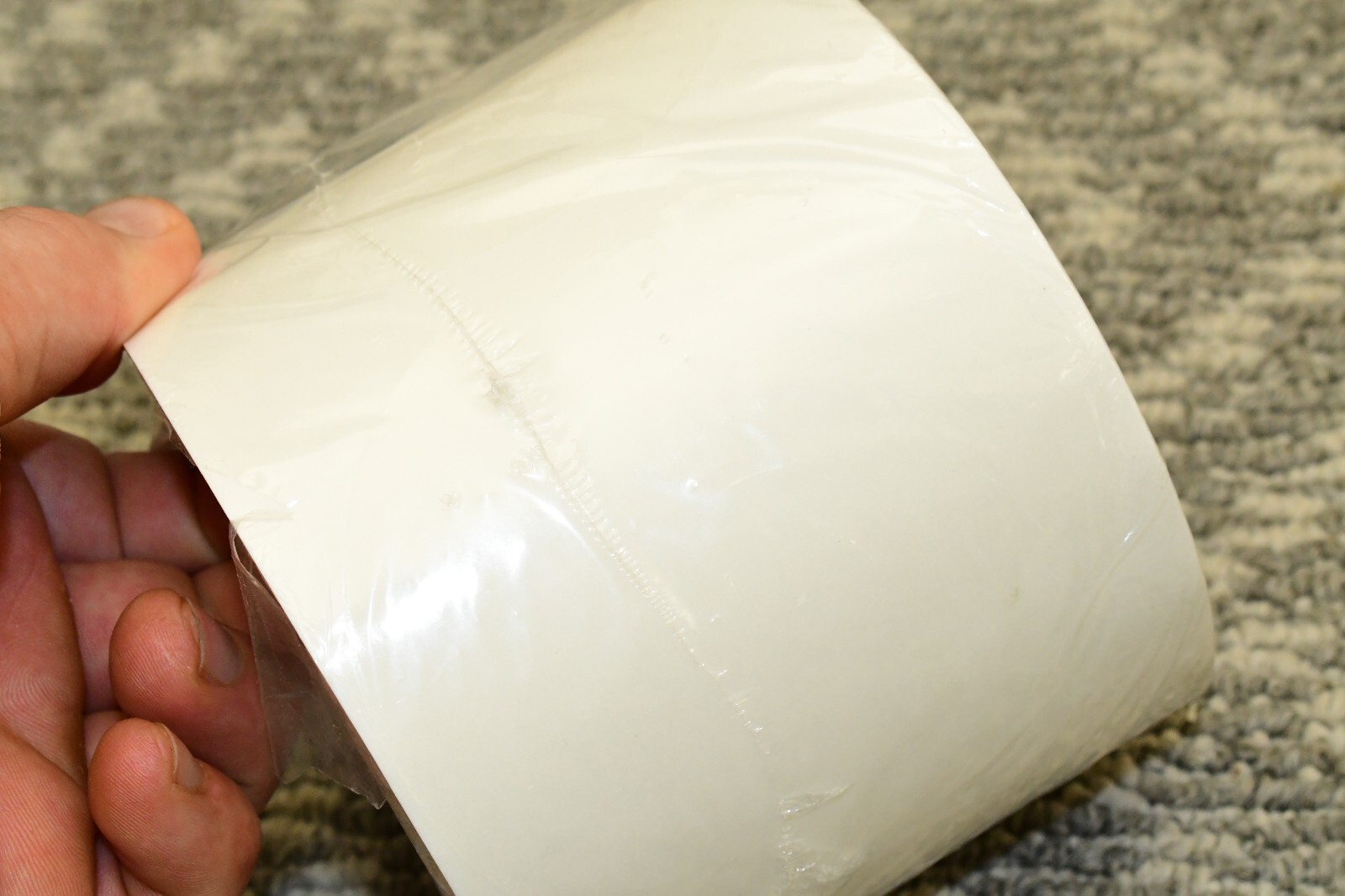 Removable Adhesive Circle Labels – Clear Seal, 4″ – 500/roll ULINE