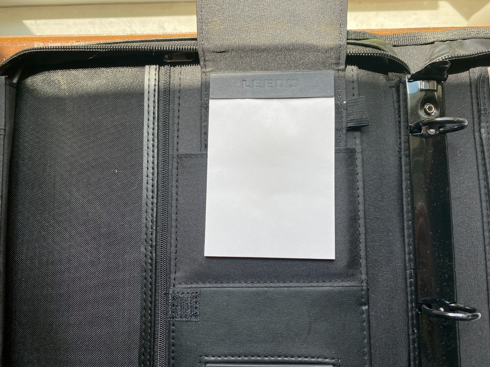 In Great Cond.-Leed’s Black Zip Up Portfolio Organizer Case-Pockets, Calculator