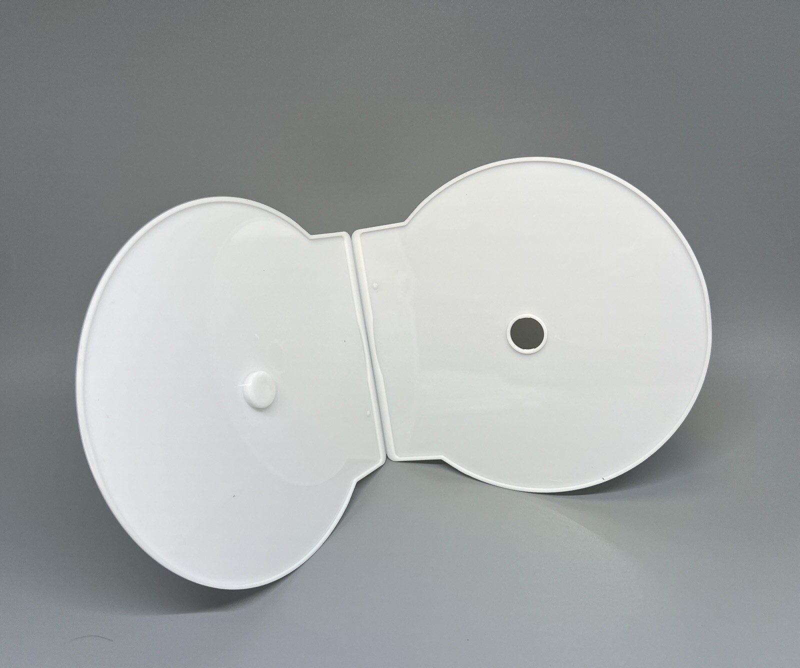 50 PCS NEW CD/DVD CLAM SHELL CASES PAKRITE CSHELL, WHITE, JS100WHITE