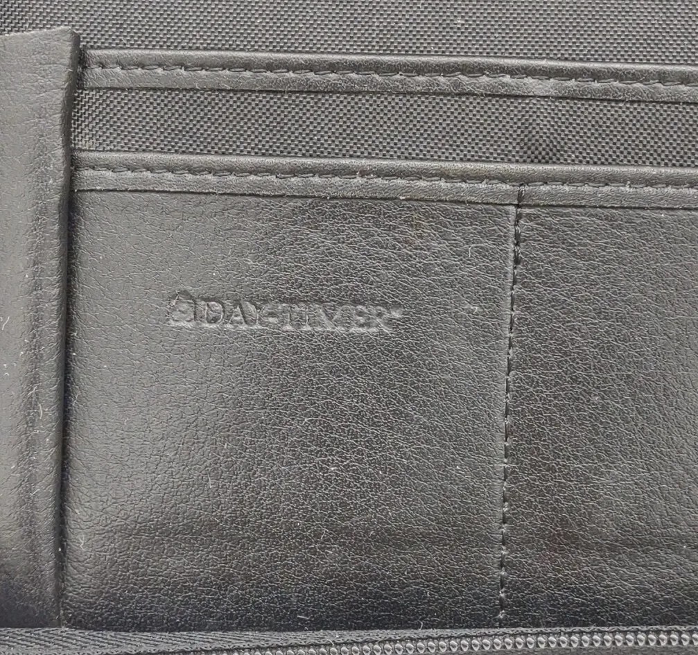 Vintage DAY-TIMER Black Leather Planner 3 Ring Binder Notebook Zip 9×11 Inches