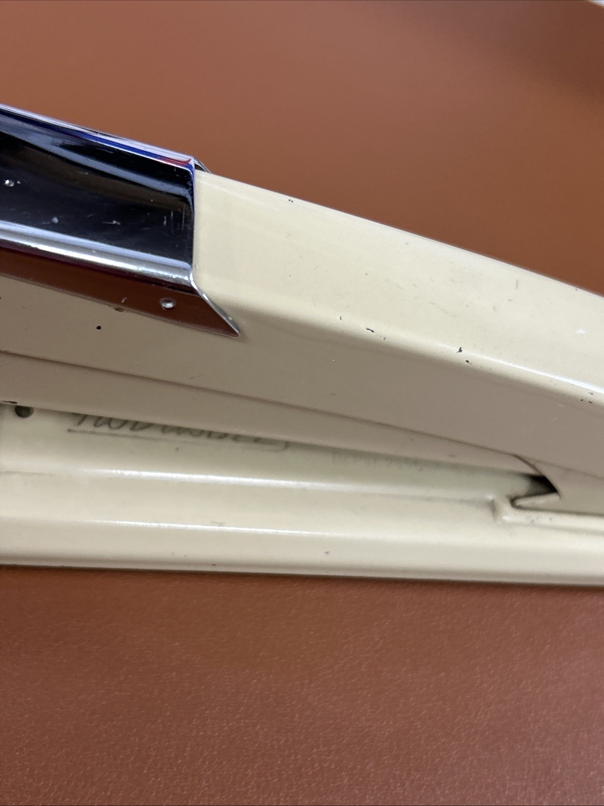 Novus B22 Mid Century Modern Stapler Beige Desk Top Made In Germany 7 3/4”