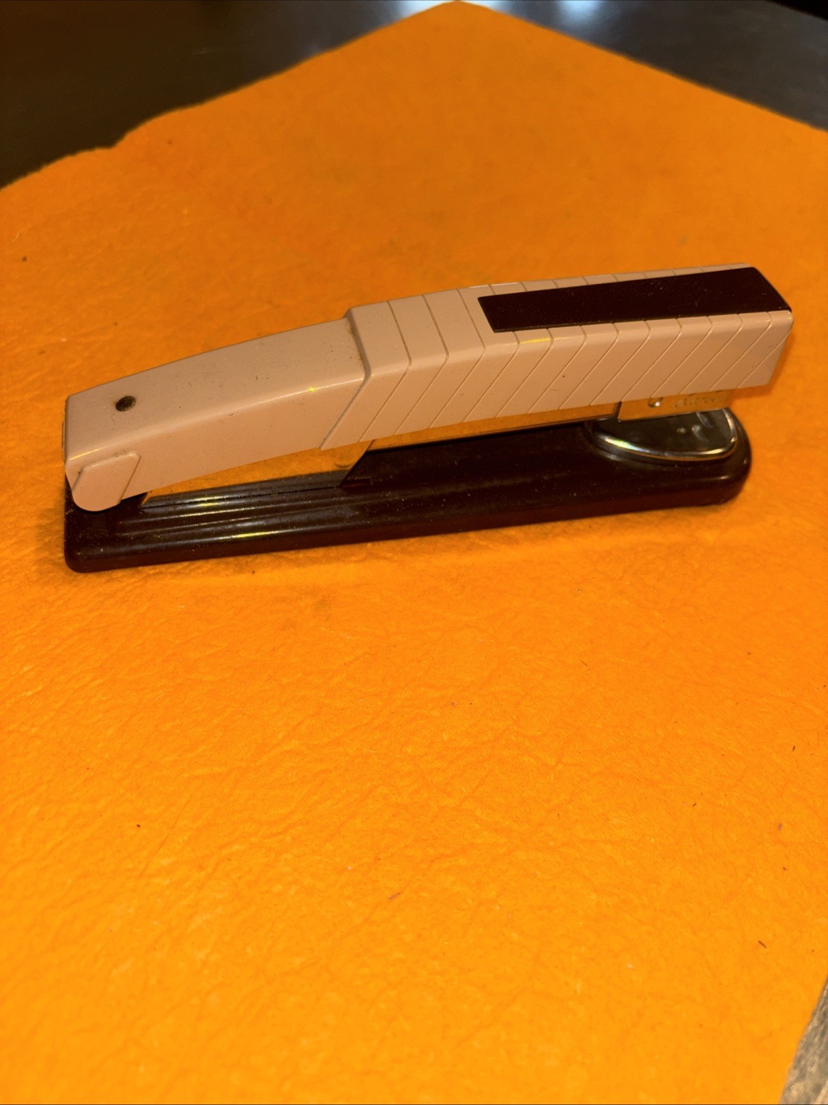 Vintage Ace Fastener – Dart Model 450 Standard Stapler, Brown- WORKS a1