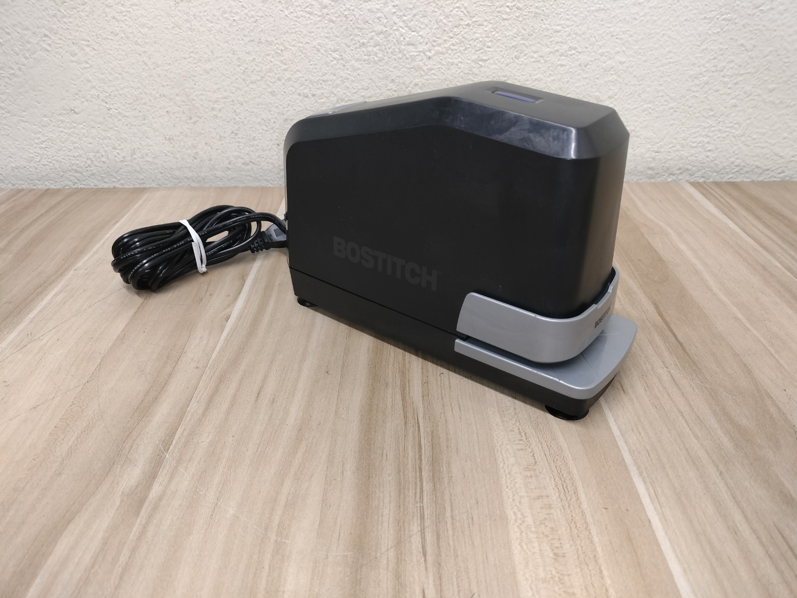 Bostitch B8E-VALUE B8 Impulse 45 Sheet Electric Stapler and Staples – Black