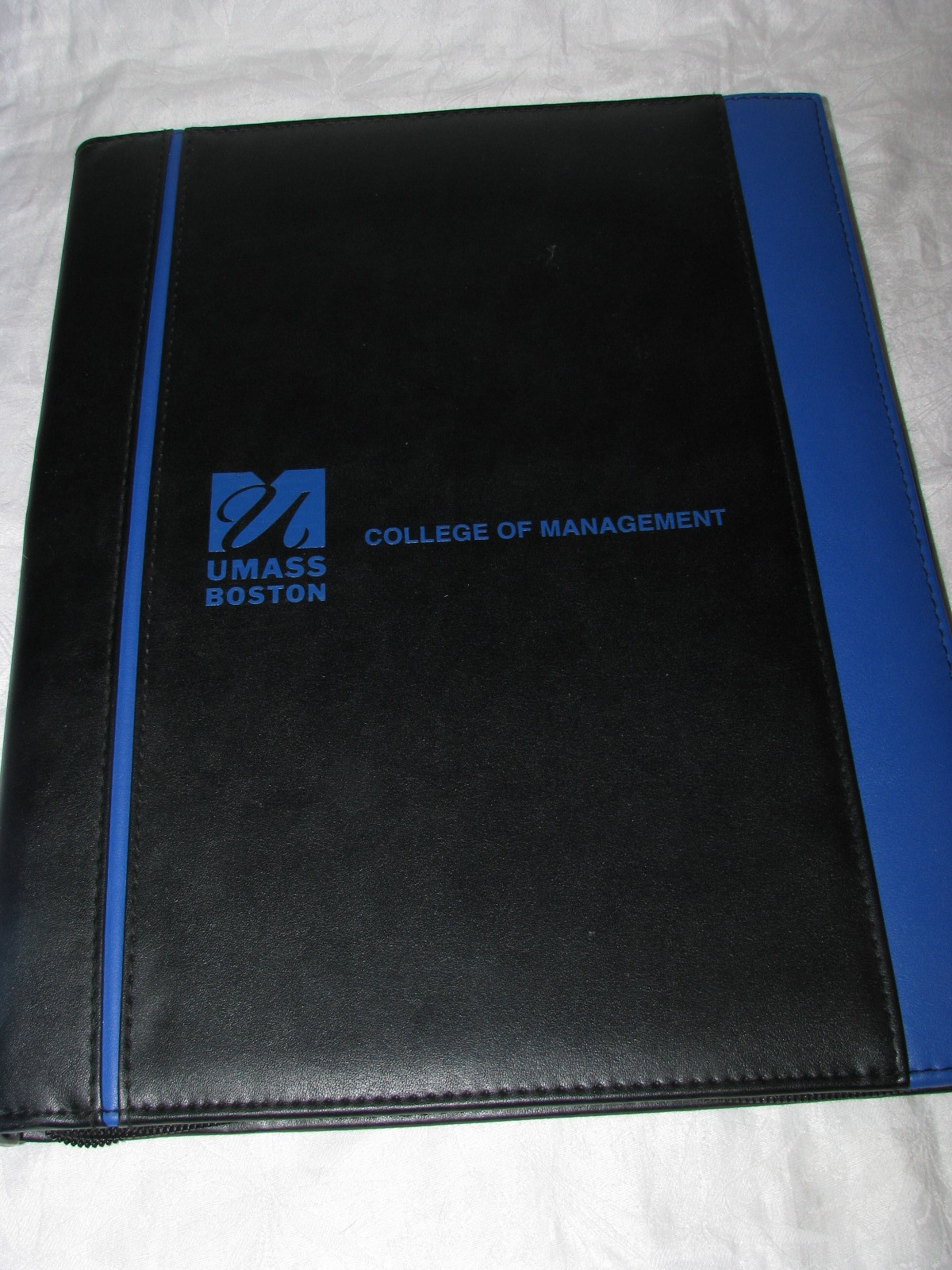 U-Mass Boston College of Management Black Zippered Padfolio/Case 13-1/2″ x 11″