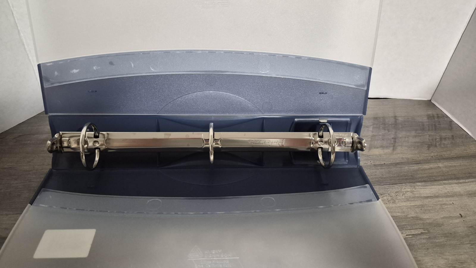 Avery Silhouette Heavy Duty Hard Poly Round 1.5” Three Ring Binder Blue