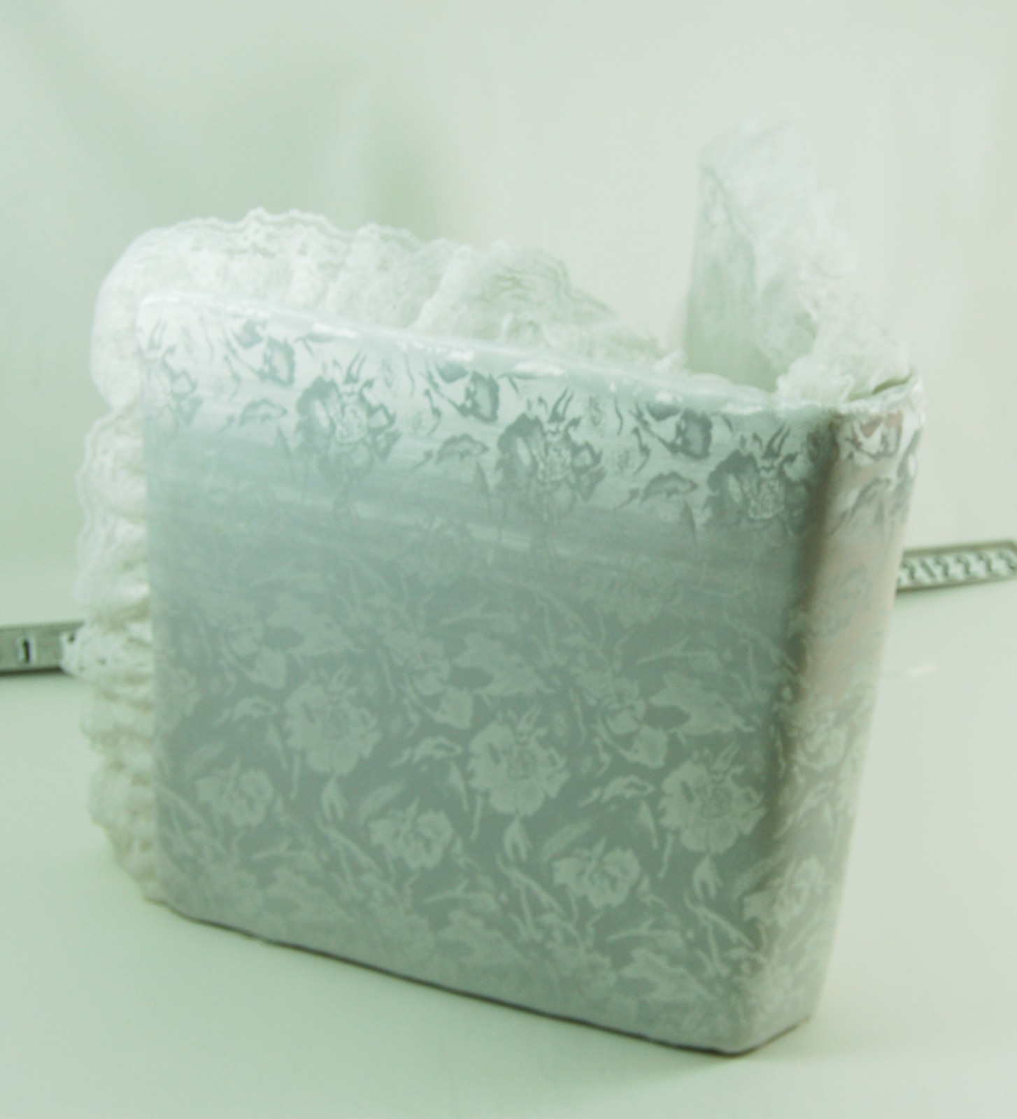 3-Ring Photo Album White Lace Fabric Padded Covered w/ 25 Self Adhesive Vtg