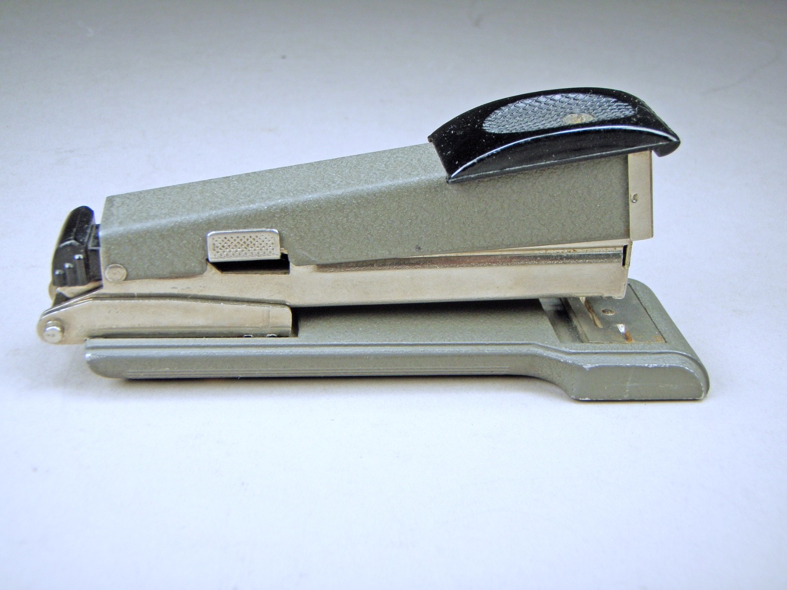 Vintage Apsco 4004 Office / Desk Stapler Small Made in Sweden 5″ Avocado