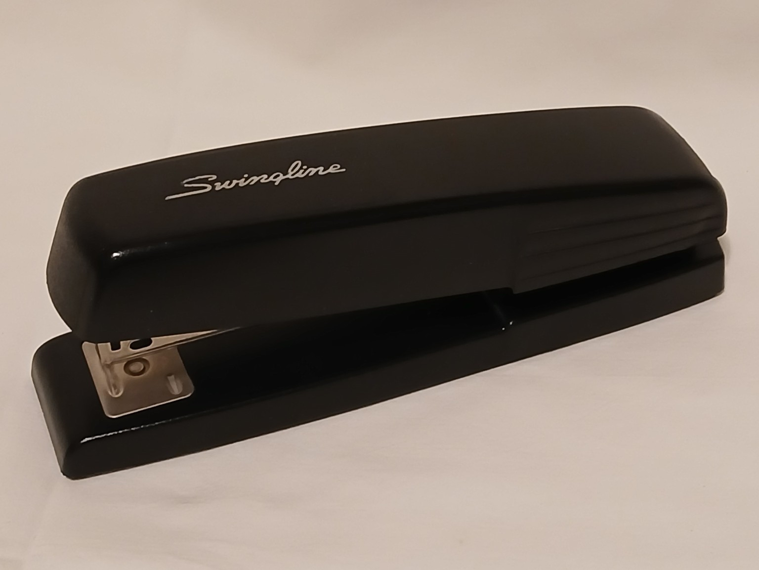 Swingline Model 545 Black Standard Desktop Stapler Lightweight Easy To Use EUC