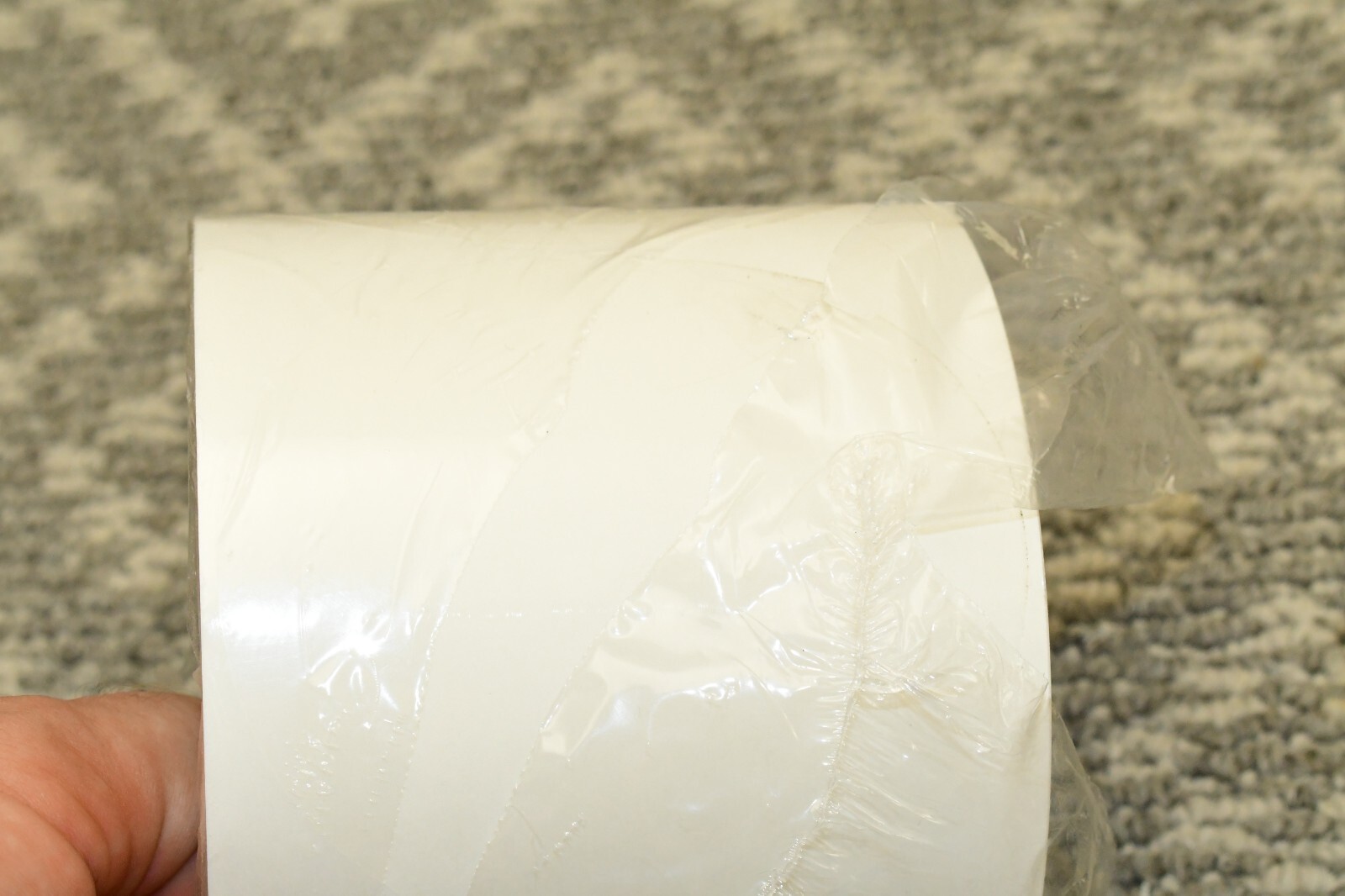 Removable Adhesive Circle Labels – Clear Seal, 4″ – 500/roll ULINE