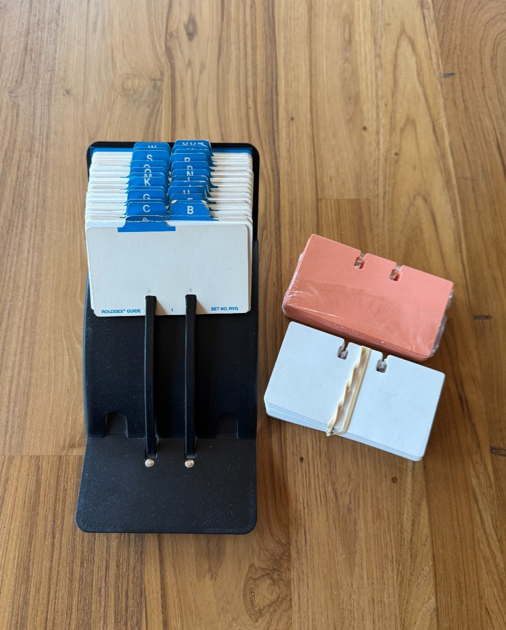 Rolodex V-File Jr. Model V524-J Metal Business Card File with extra cards