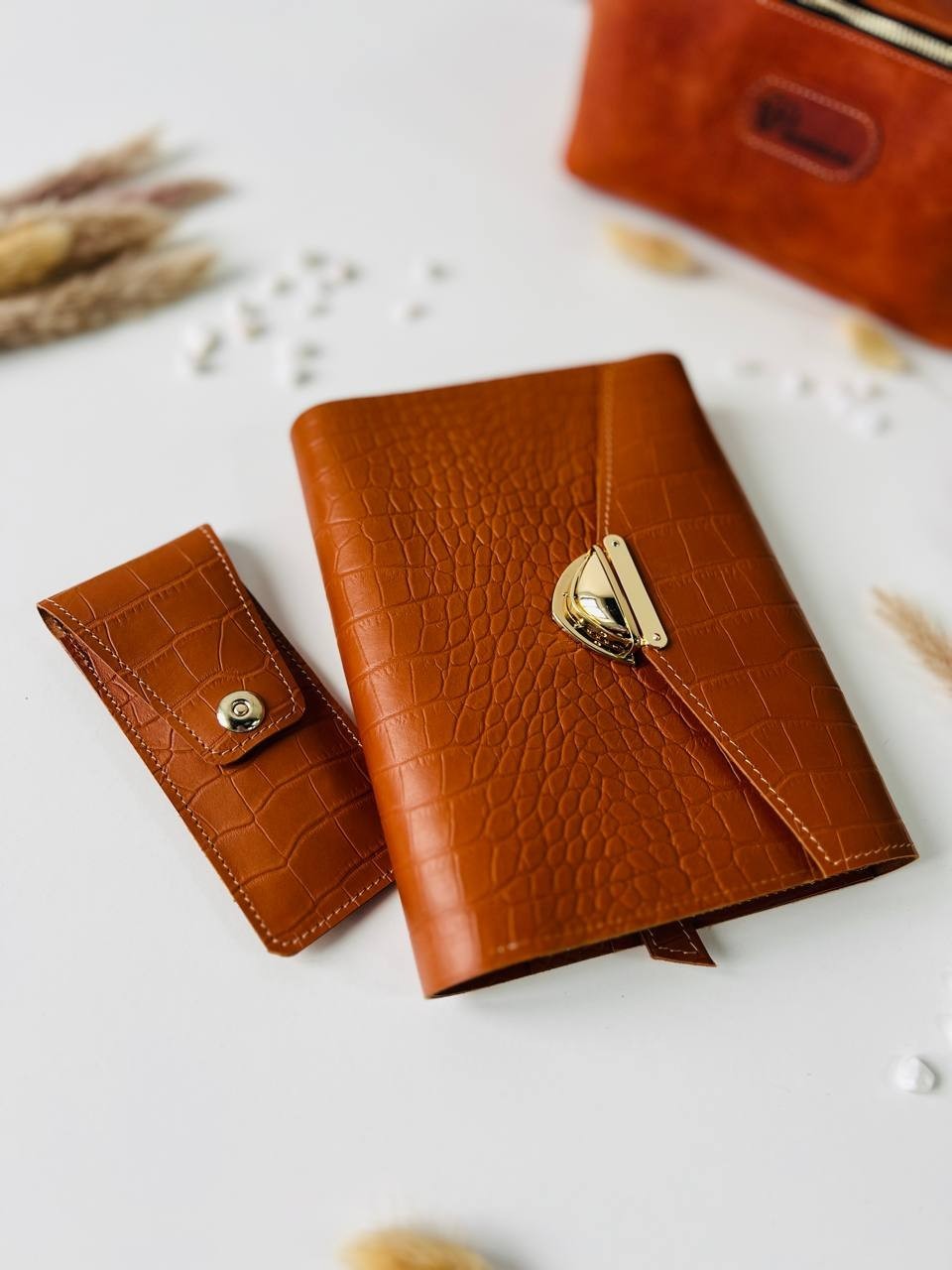 Brown Leather notebook cover A5 binder 6 rings, format A4 and A5 documents.