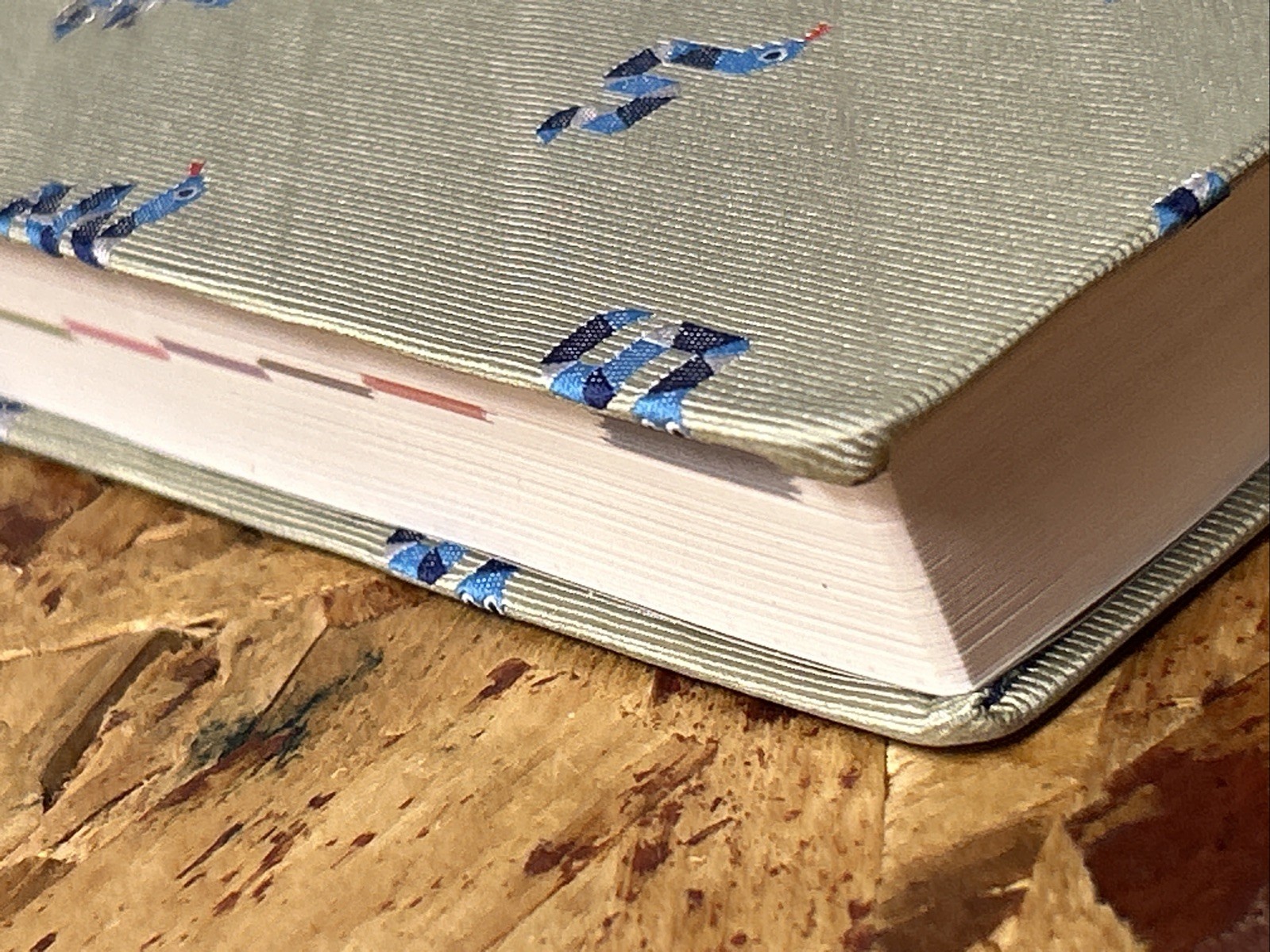 Hobonichi Techo 2025 HON English A5 Size/January Start – bow & tie snake toy