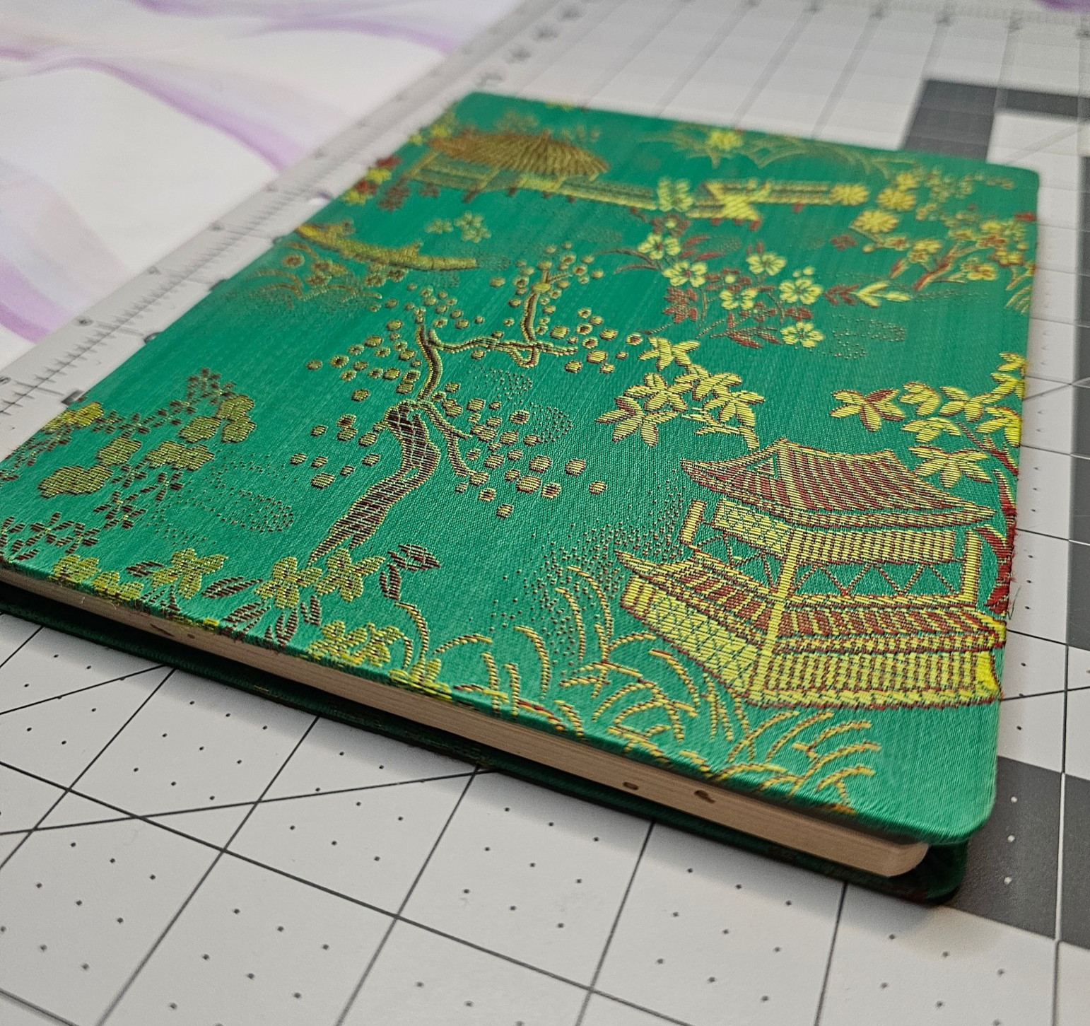 Vintage Chinese Brocade Fabric Cover Lined Notebook Journal 8″ x 6.5″ Green Gold