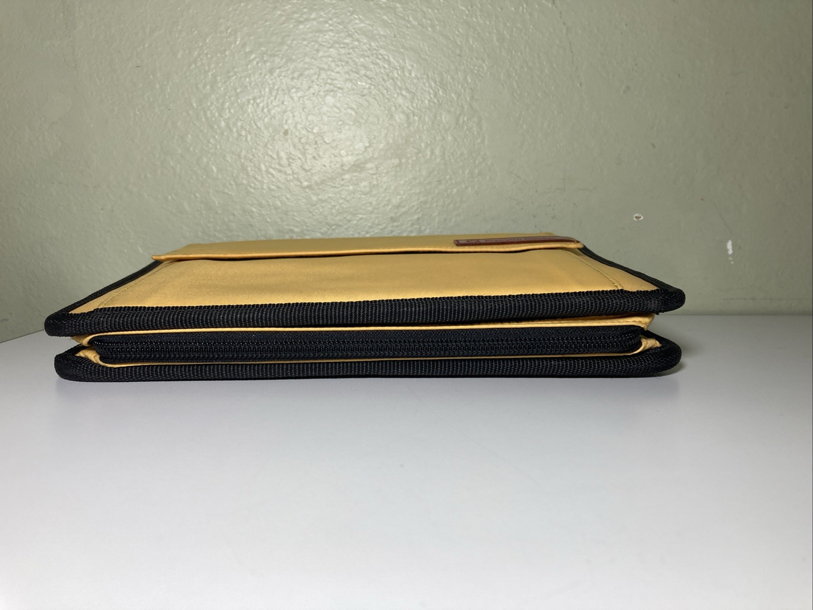 Franklin Covey 2001 Yellow 10x 8 7-Ring Zipper Binder