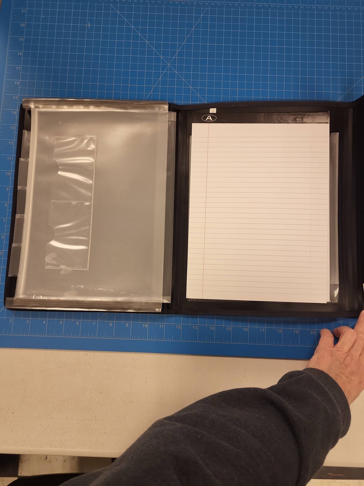 Black Fabric Portfolio Padfolio Document Organizer Binder Elastic Cord Case 14×1