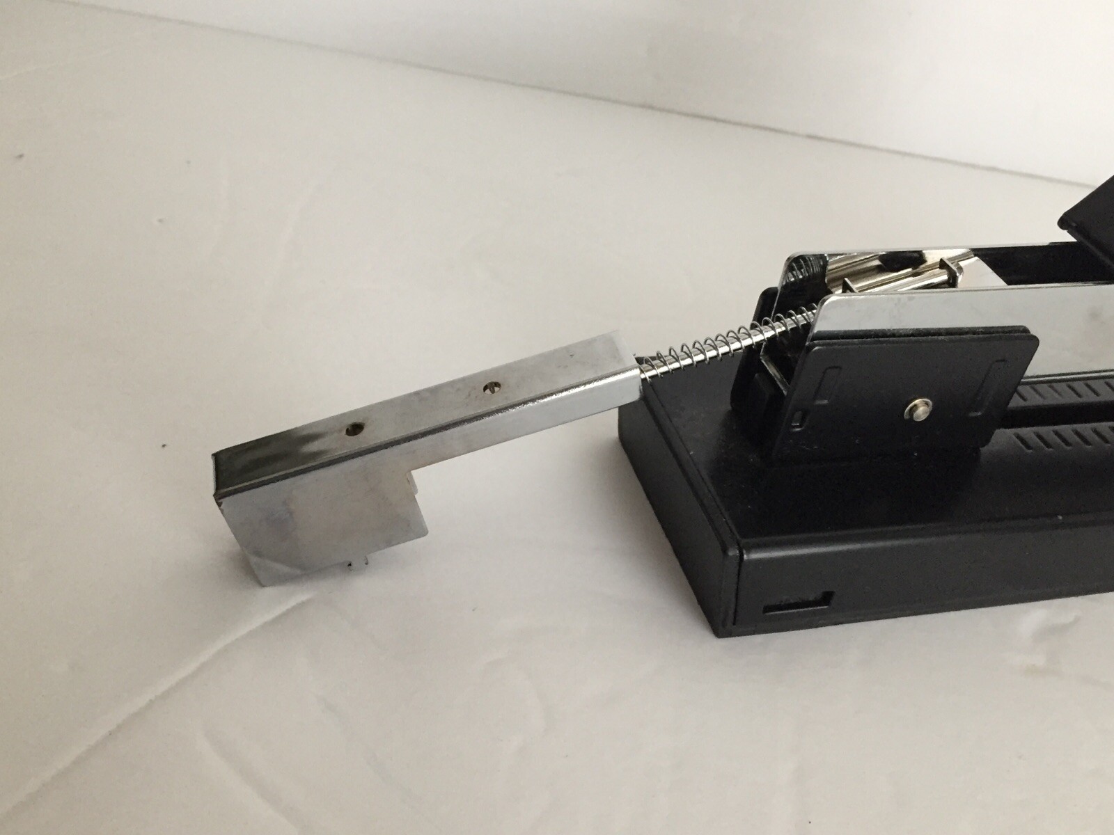 Mech WorksHeavy Duty Stapler 100 Sheet Capacity-5/16 3/8 1/2 9/16″ Staples(NONE)