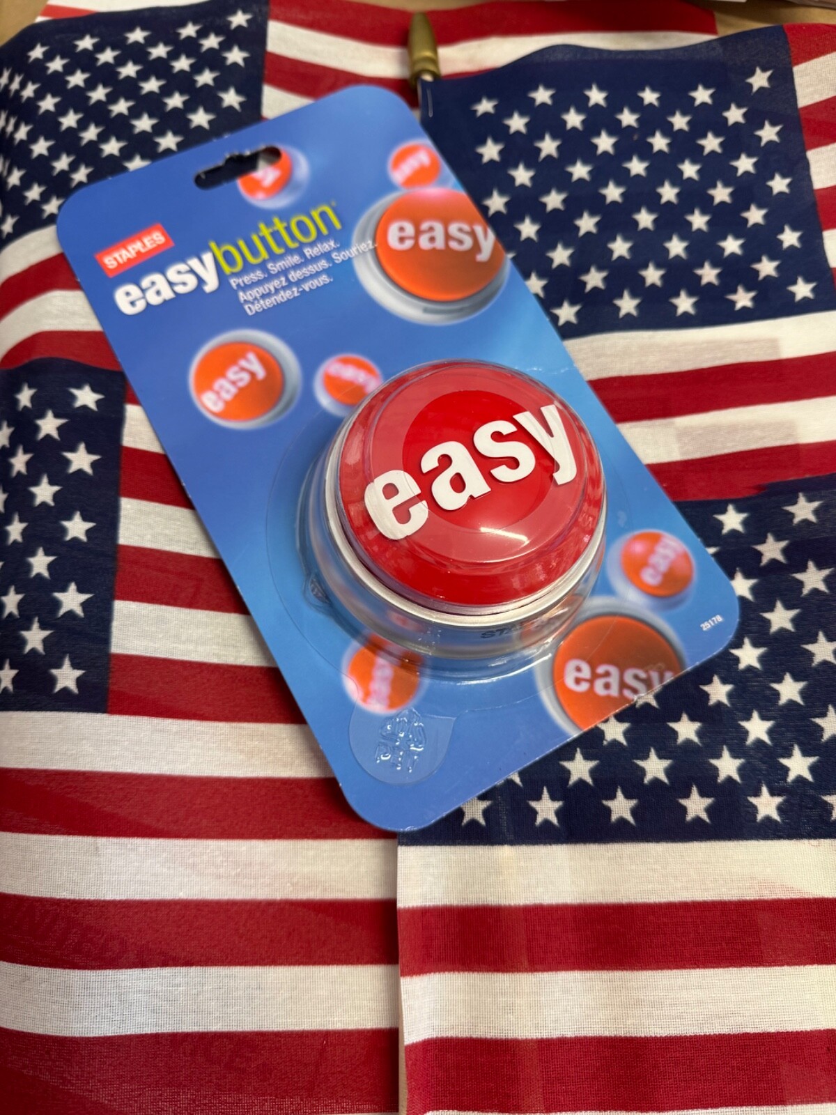 STAPLES TALKING BUTTON THAT WAS EASY SEE VIDEO OFFICE GIFT COLLECTIBLE NEW BOX