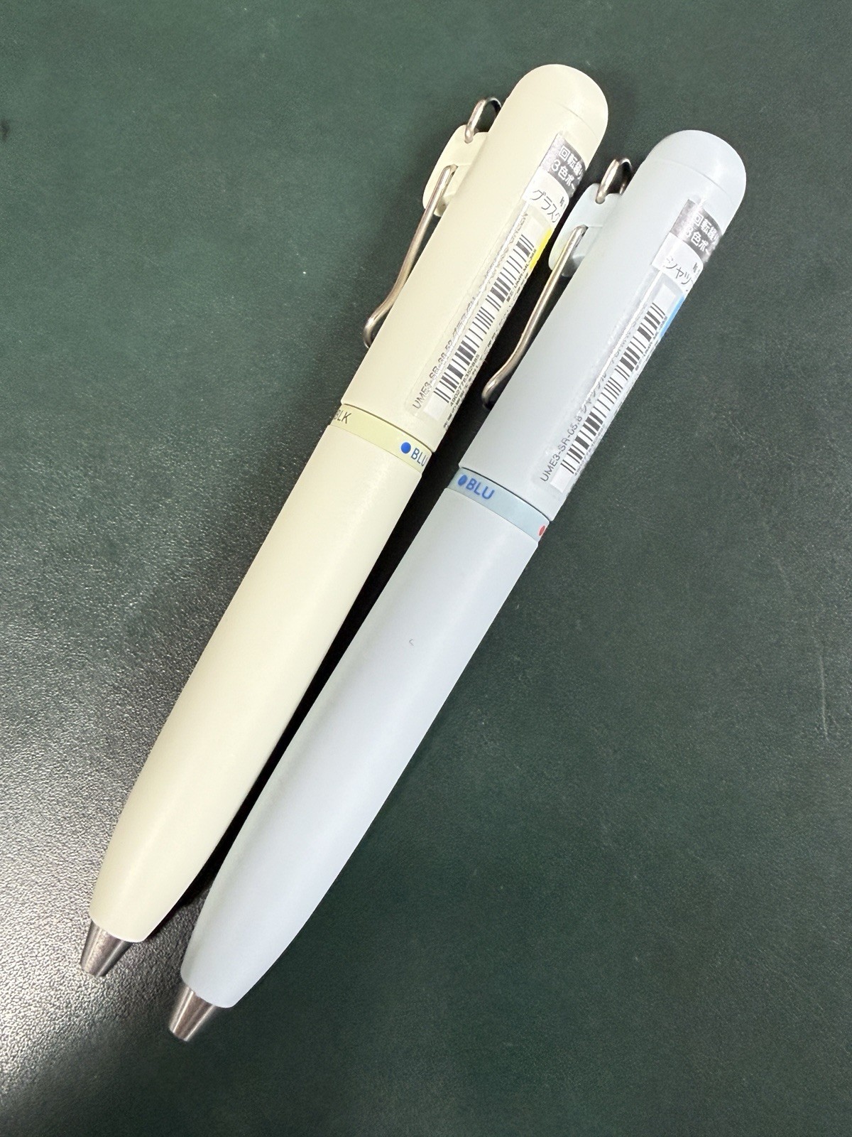 Uni-Ball One 3 set of 2 Shirt Blue 0.5mm Glass Green 0.38mm 3-Color Pen